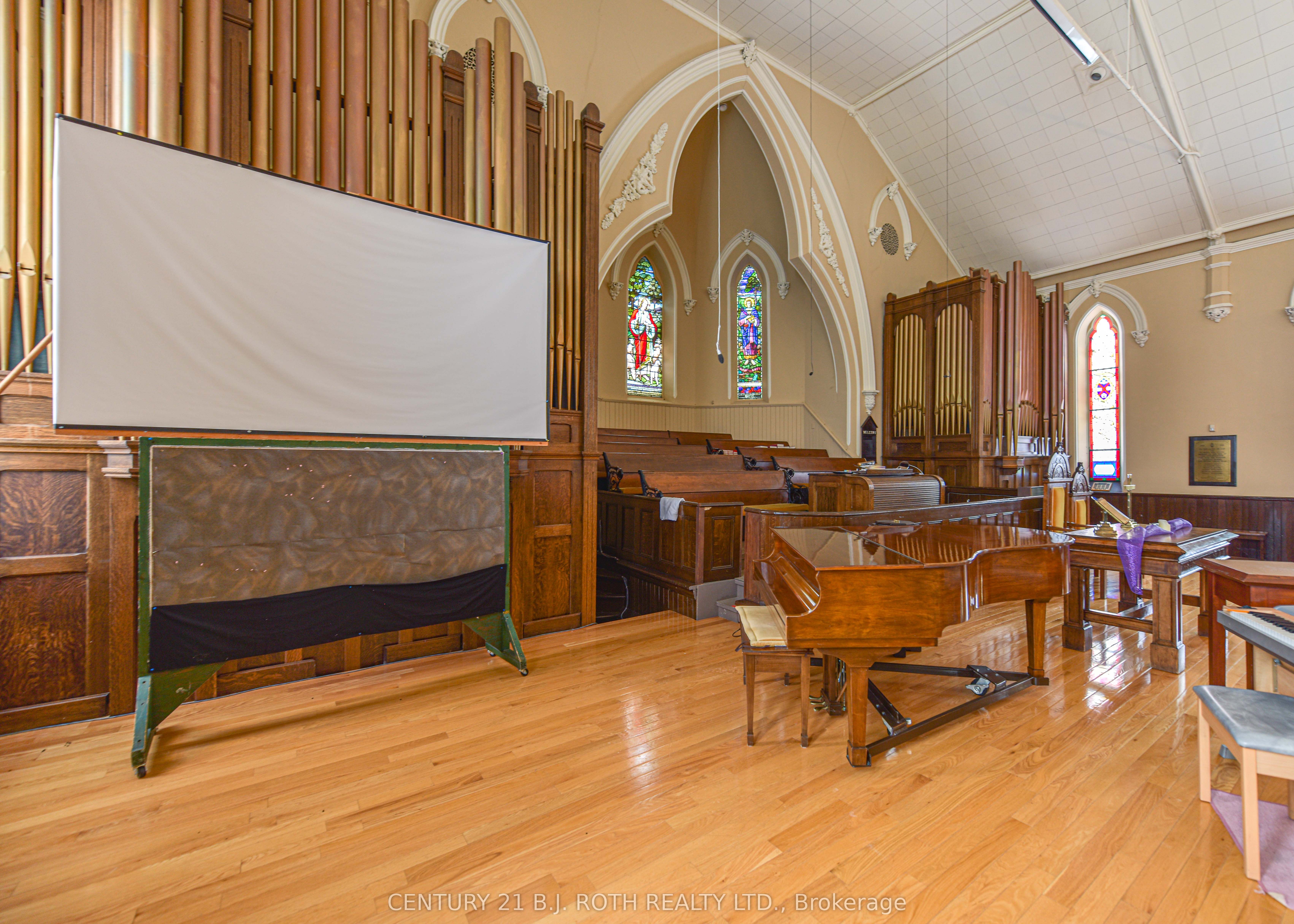 523 Simcoe Street Property Photo 27