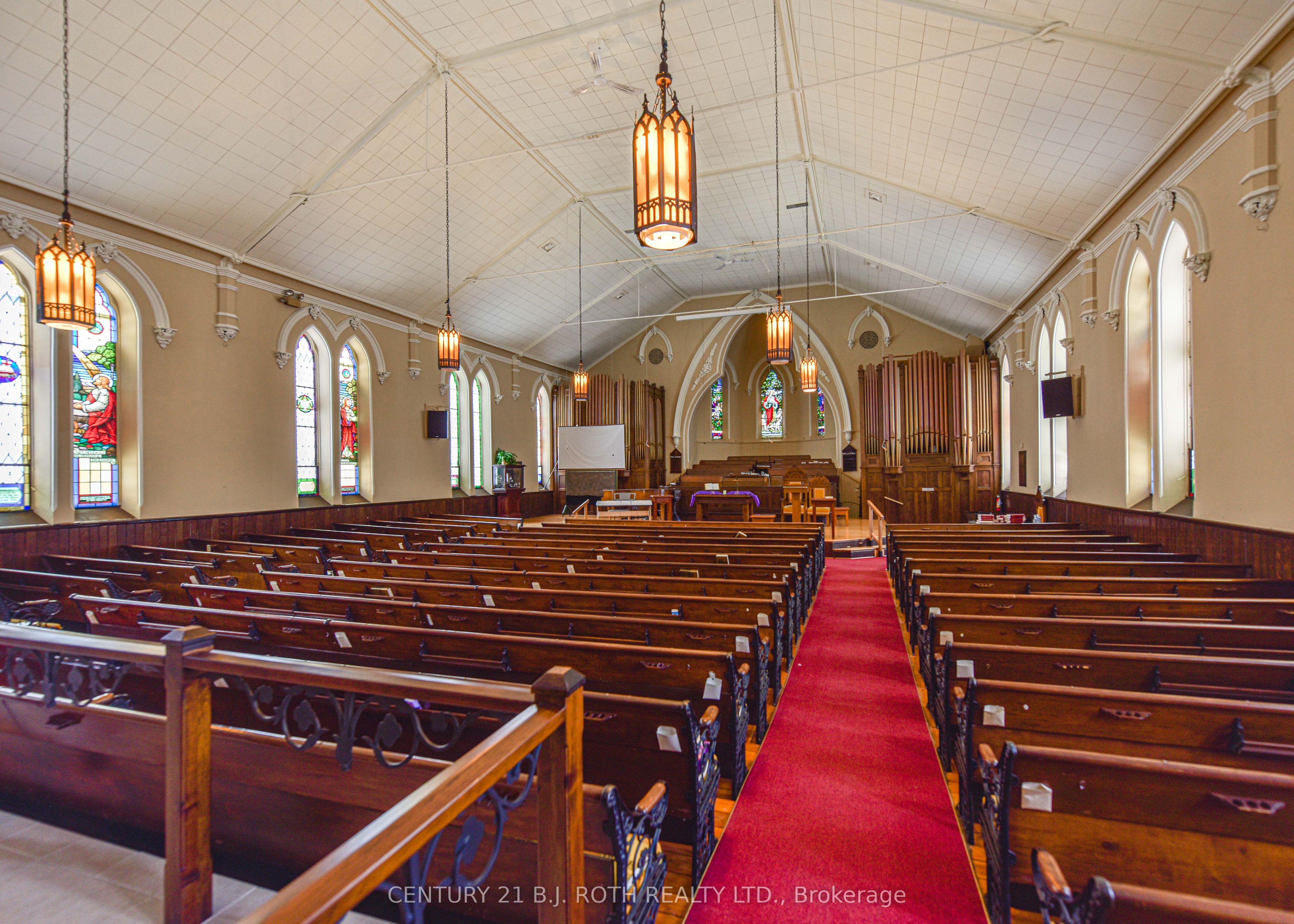 523 Simcoe Street Property Photo 32