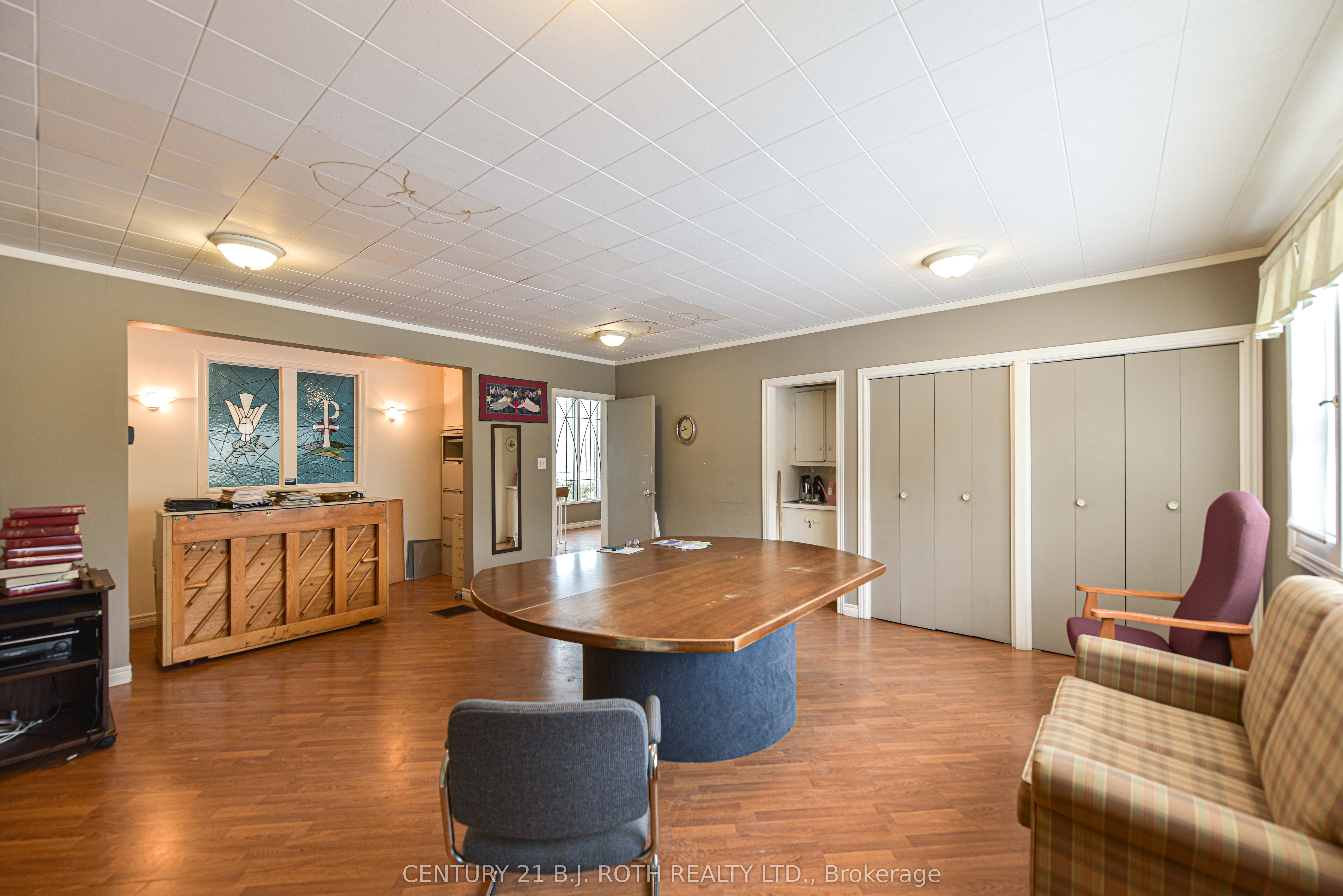 523 Simcoe Street Property Photo 37