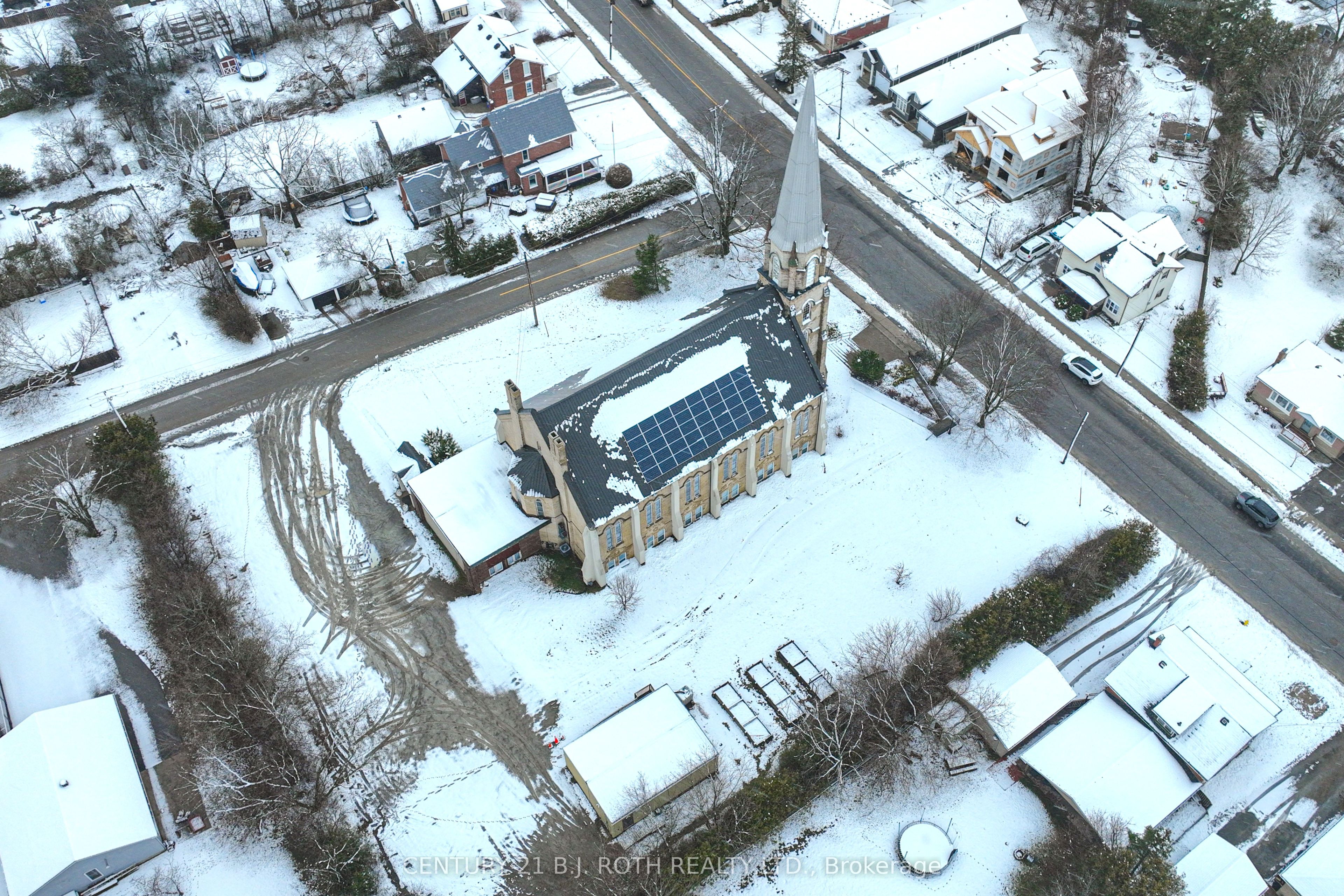 523 Simcoe Street Property Photo 39