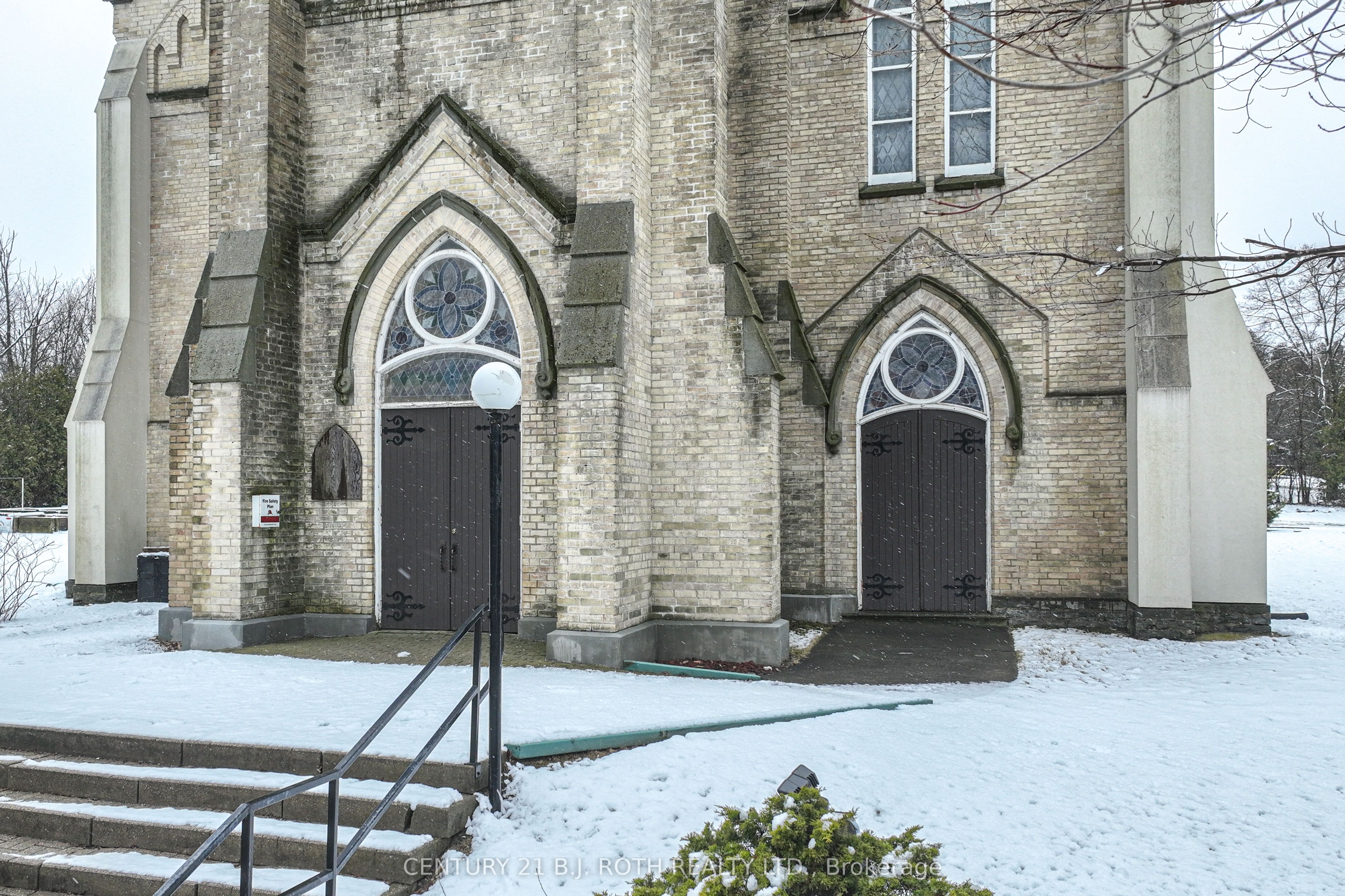 523 Simcoe Street Property Photo 40