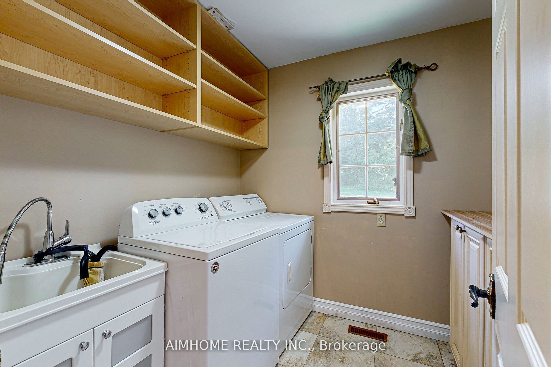 12301 Keele Street Property Photo 14