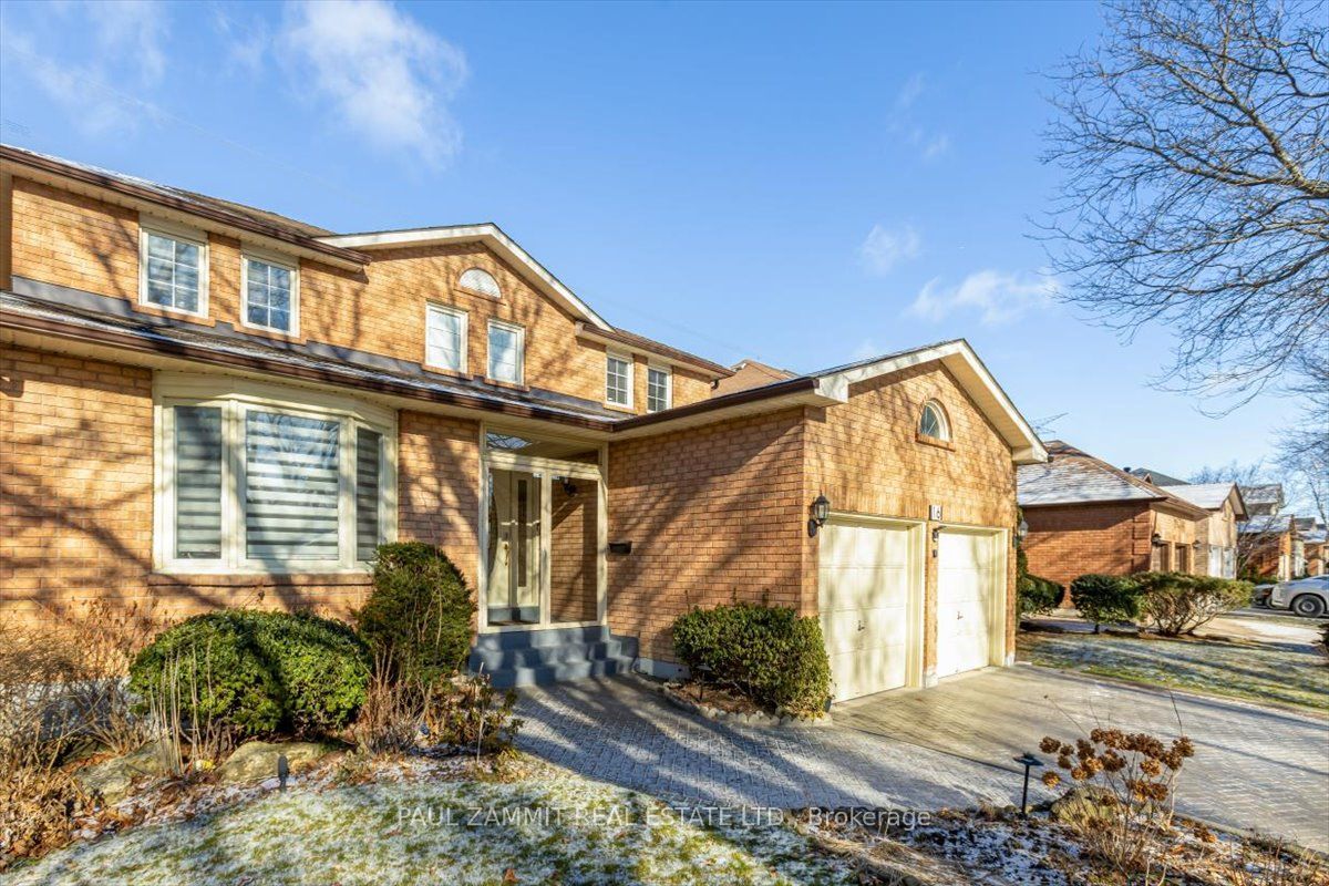 16 Parklawn Crescent Property Photo 2