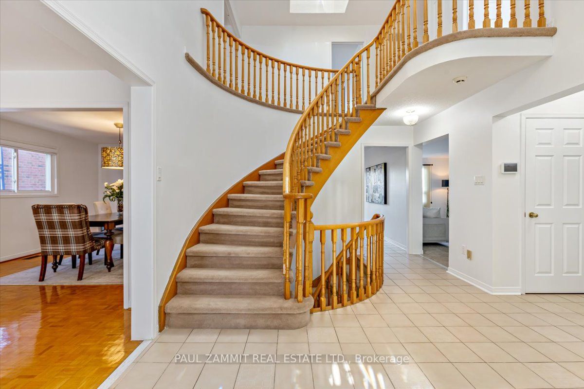 16 Parklawn Crescent Property Photo 3