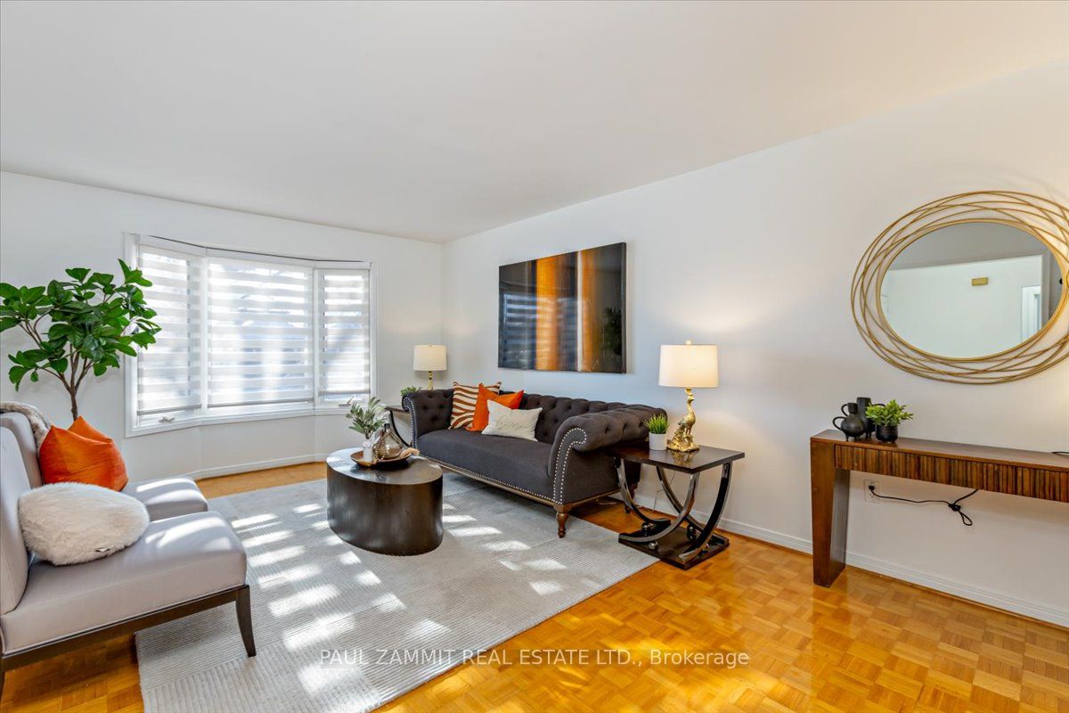 16 Parklawn Crescent Property Photo 4