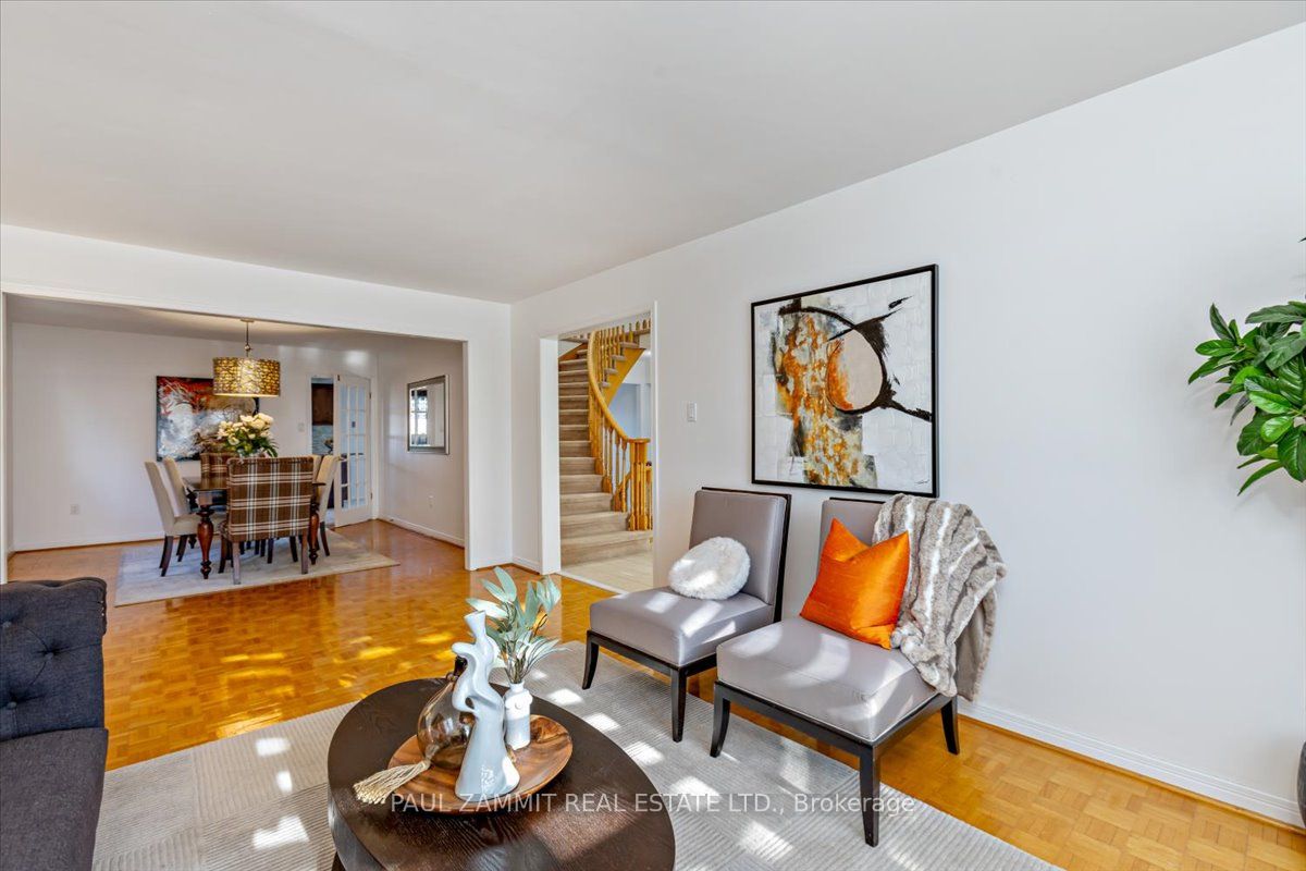 16 Parklawn Crescent Property Photo 6
