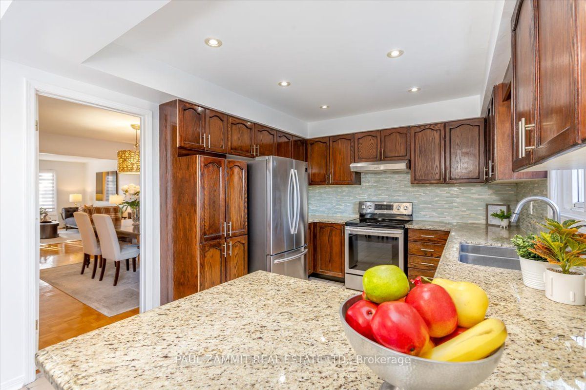 16 Parklawn Crescent Property Photo 10