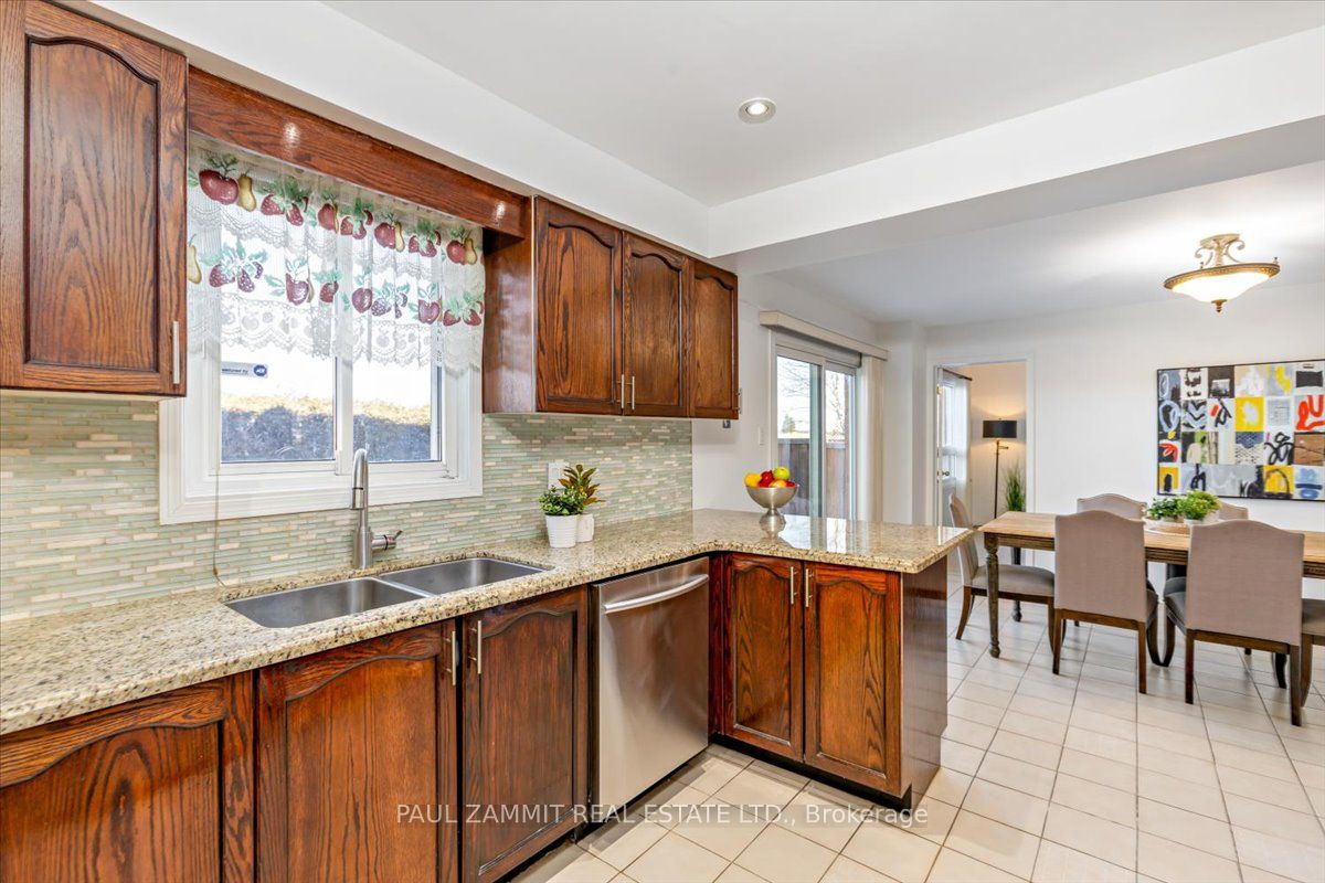 16 Parklawn Crescent Property Photo 11