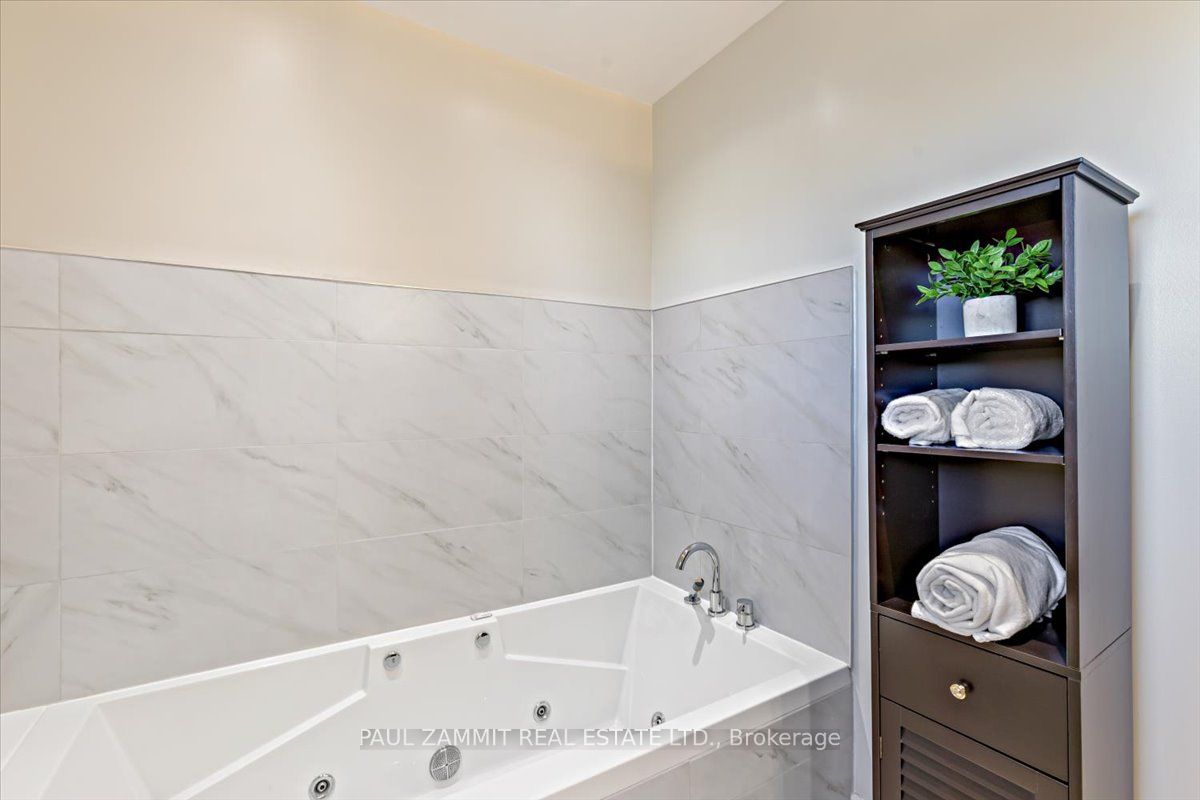 16 Parklawn Crescent Property Photo 24