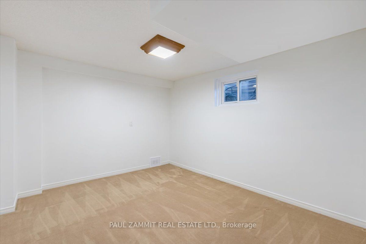 16 Parklawn Crescent Property Photo 33