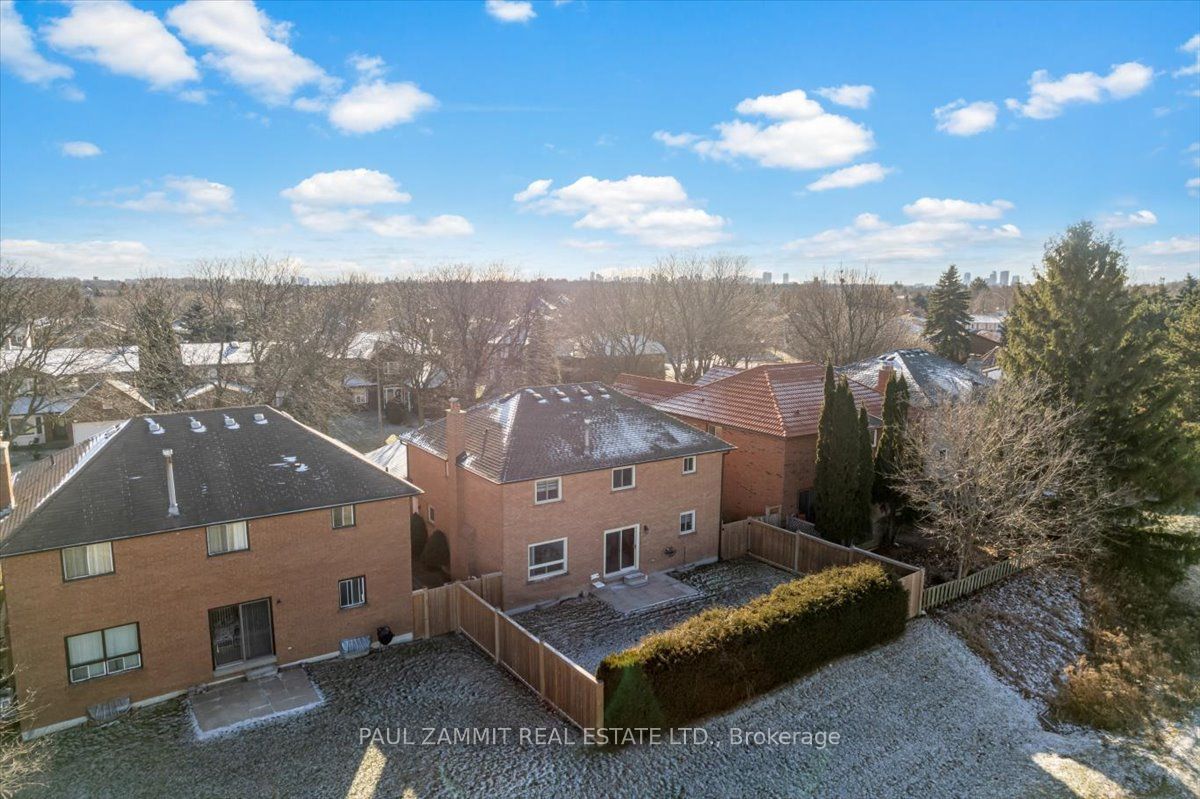 16 Parklawn Crescent Property Photo 37