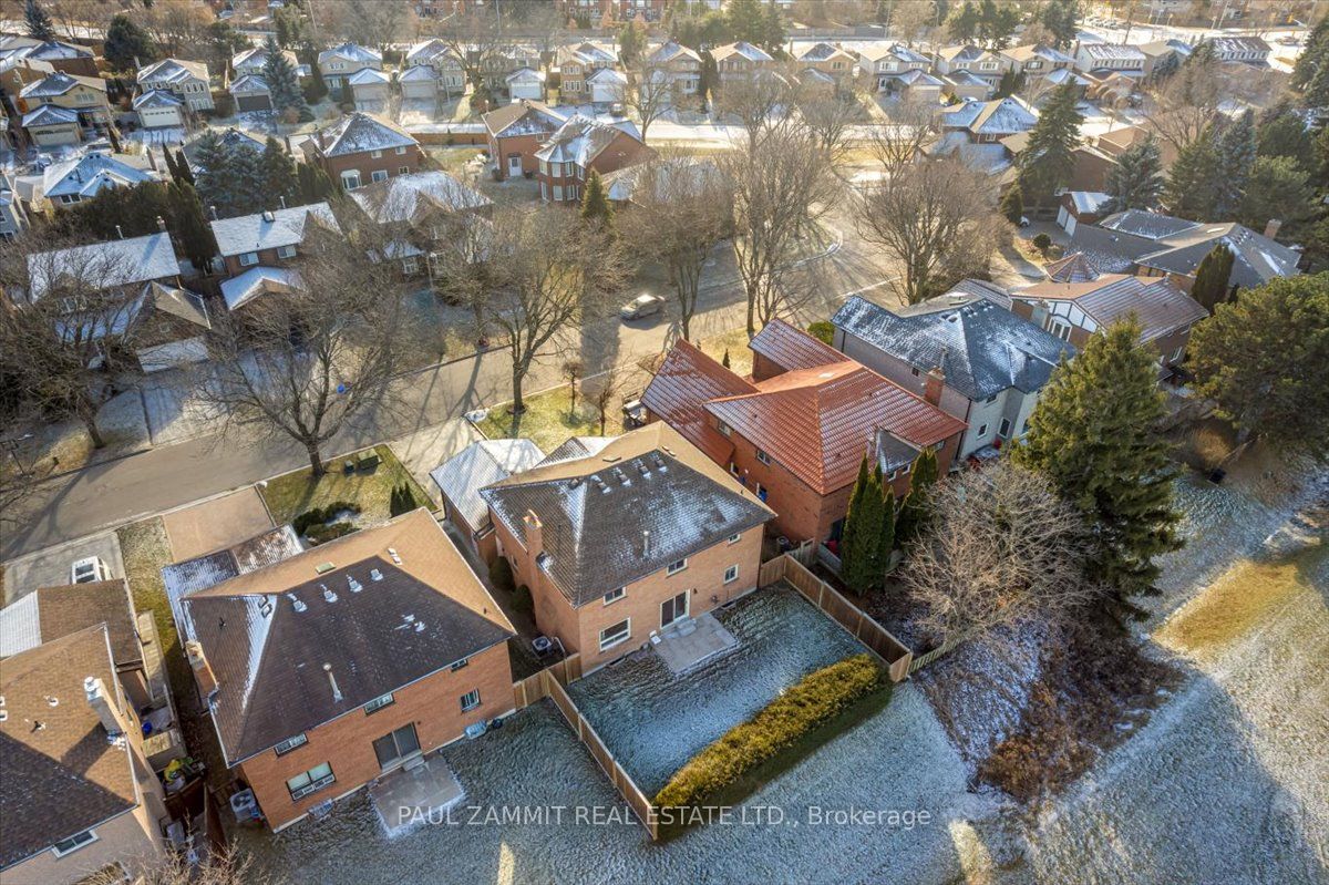 16 Parklawn Crescent Property Photo 38