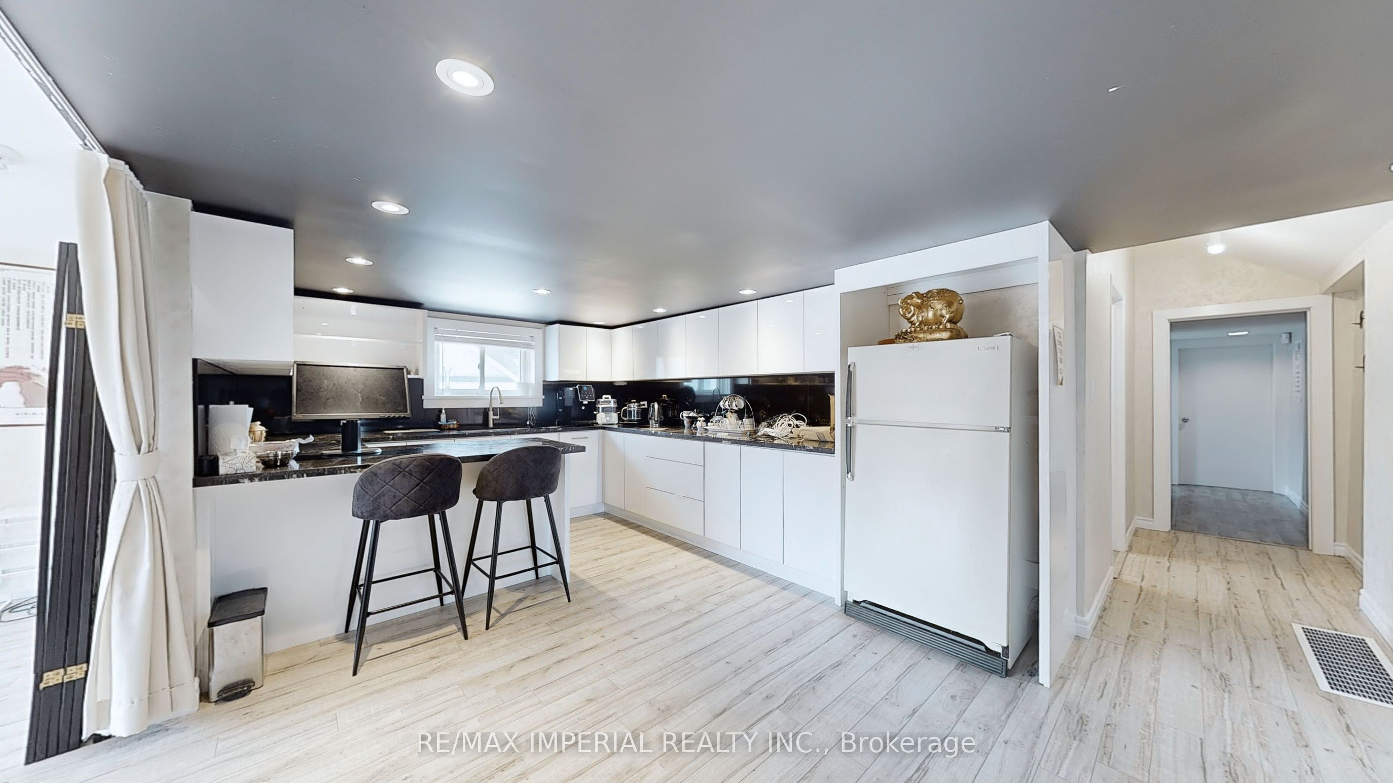 #2nd Flr - 156 Main (unionville) Street Property Photo 5