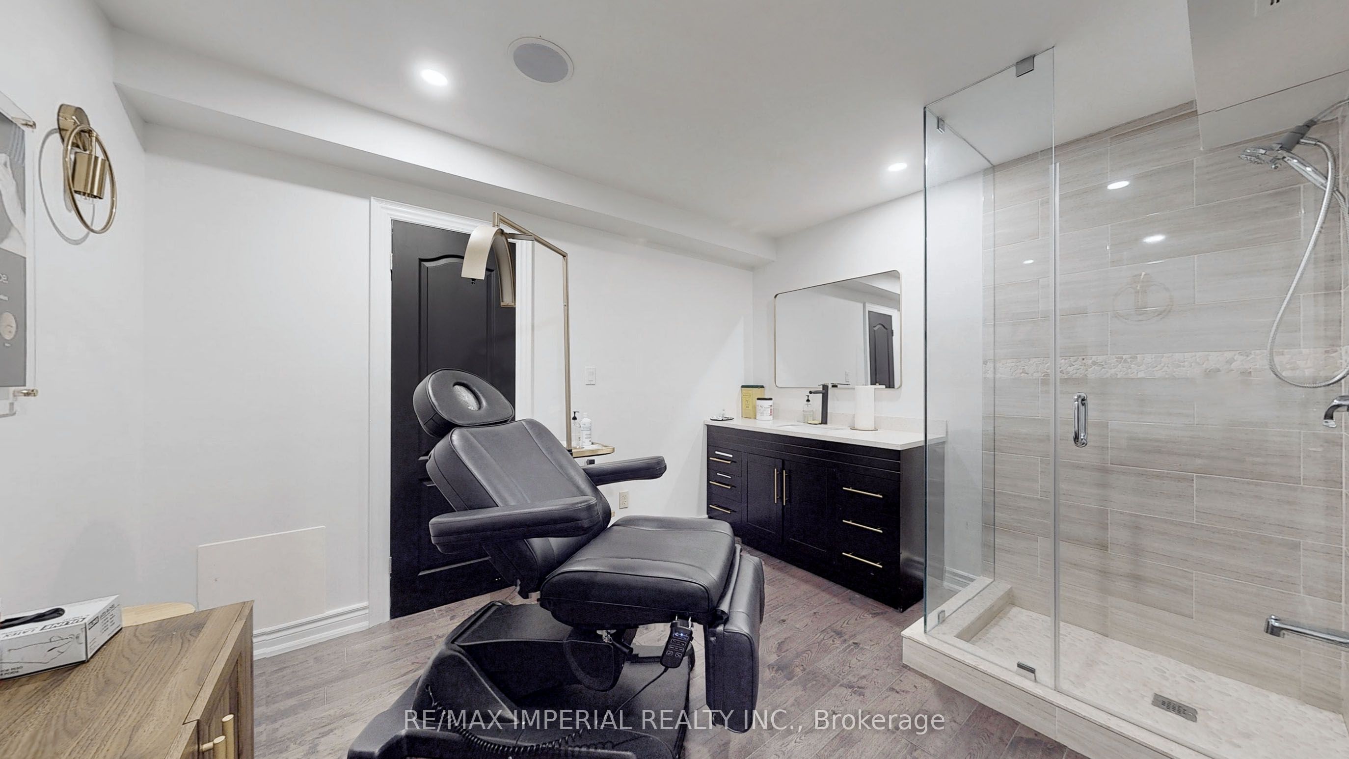 #room1&2 - 156 Main (unionville) Street Property Photo 2