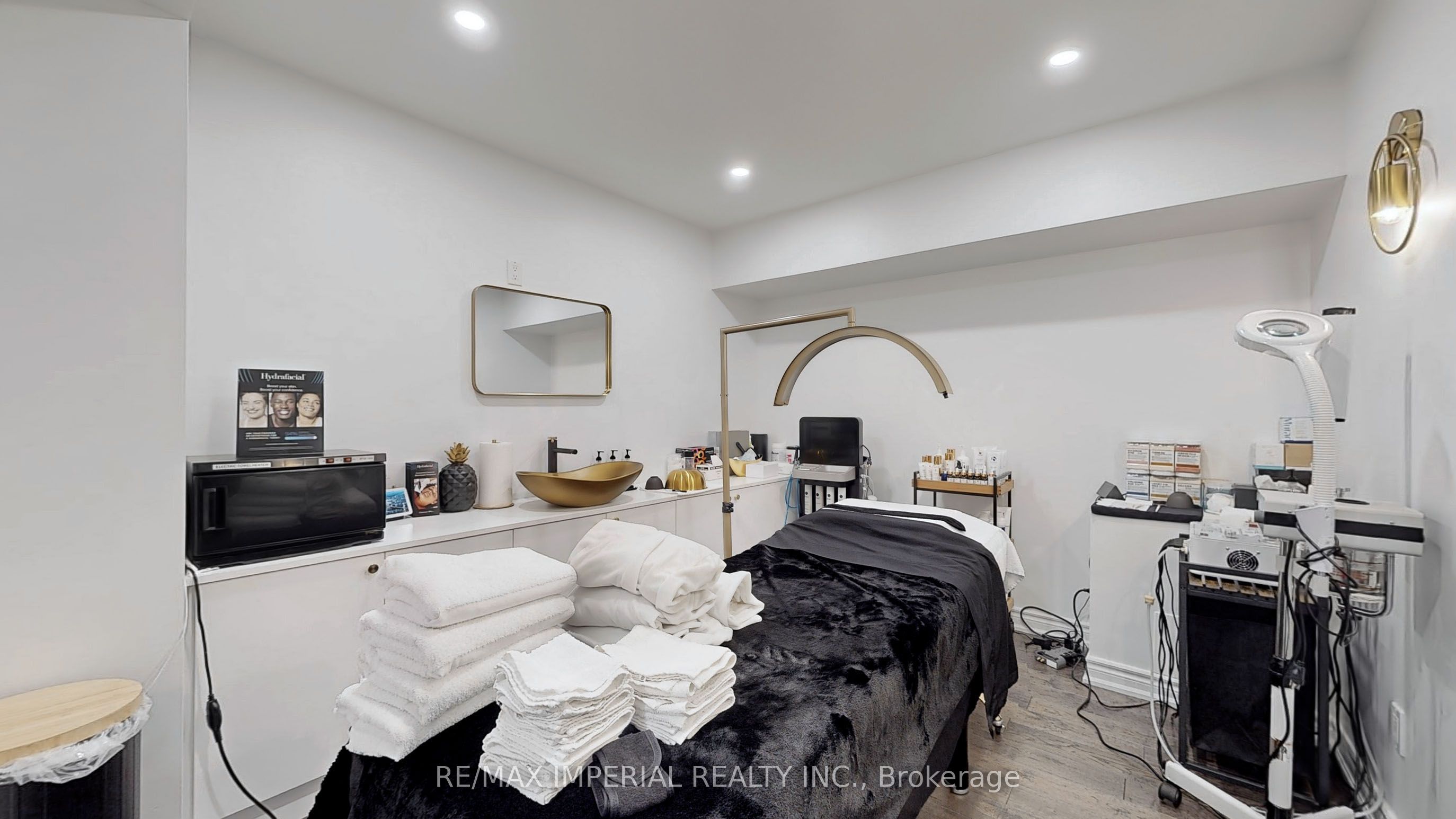 #room1&2 - 156 Main (unionville) Street Property Photo 3