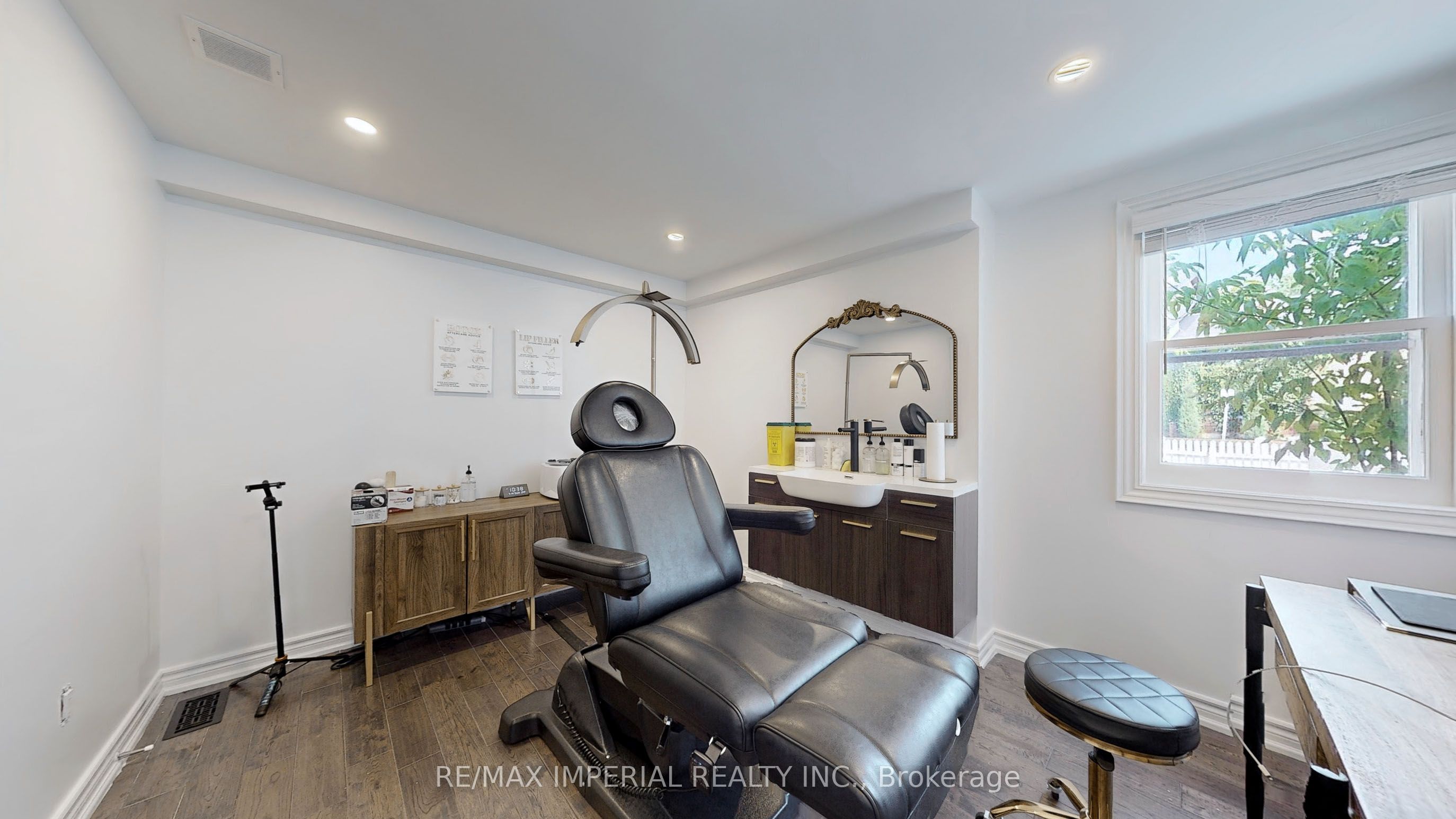 #room1&2 - 156 Main (unionville) Street Property Photo 5