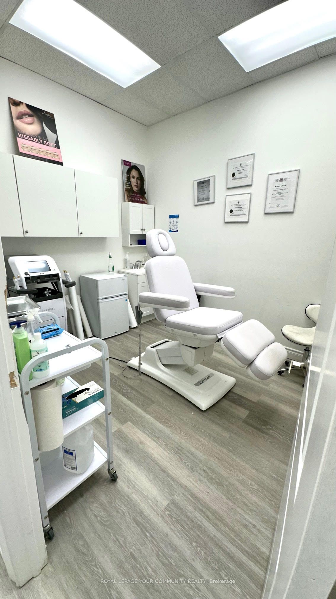 #4 - 17335 Yonge Street Property Photo 1