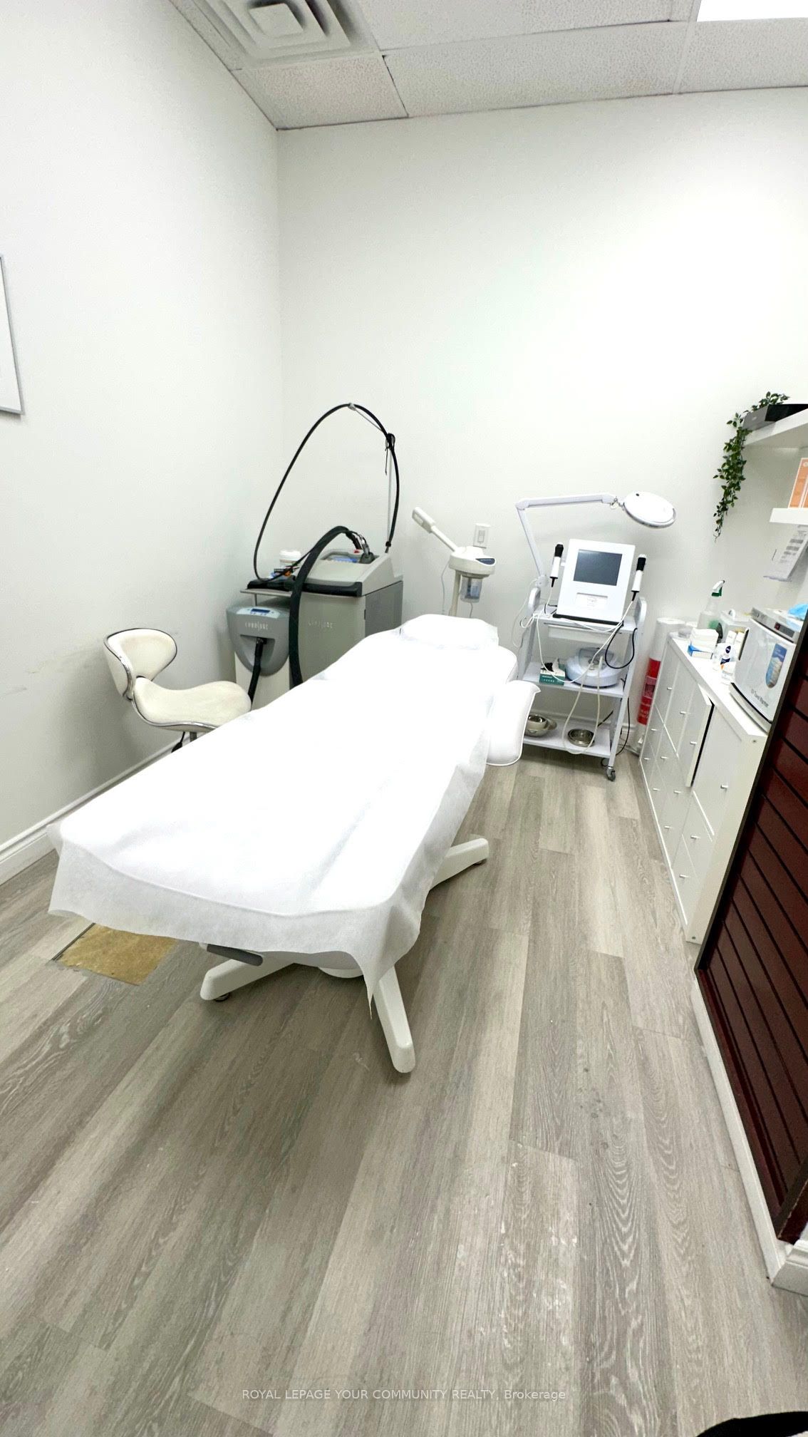 #4 - 17335 Yonge Street Property Photo 16