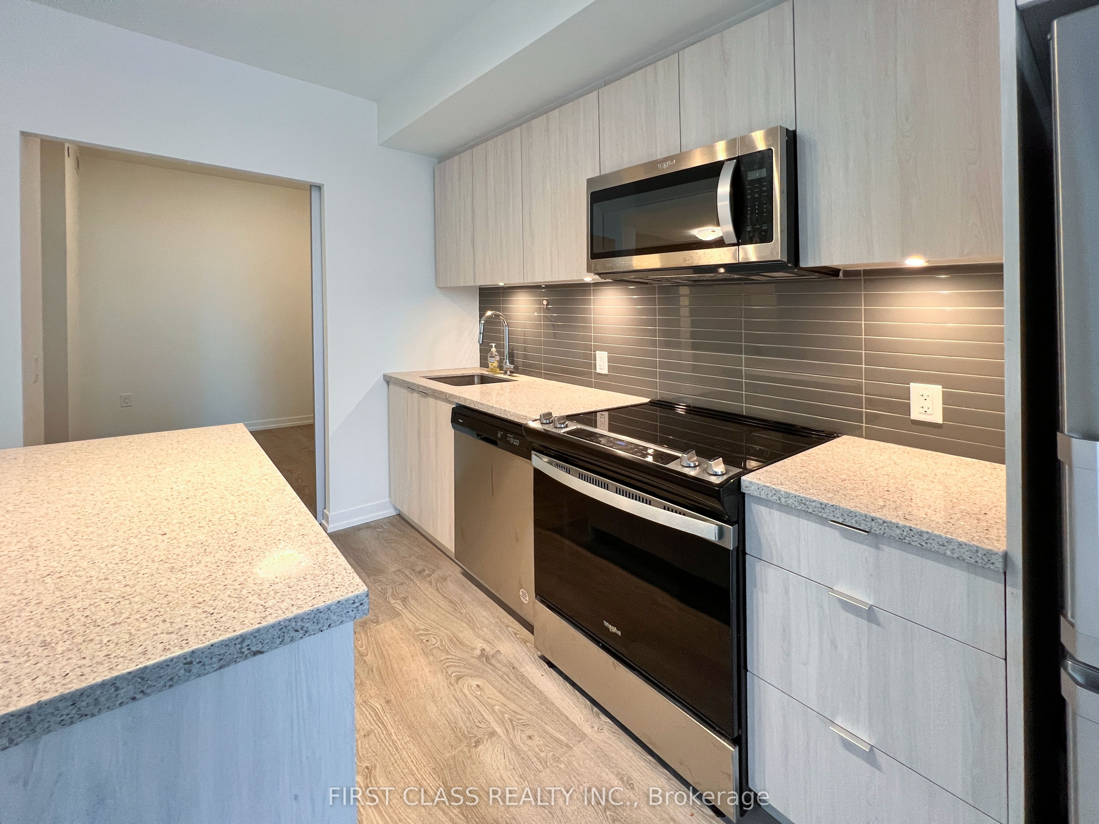 #318 - 8868 Yonge Street Property Photo 8