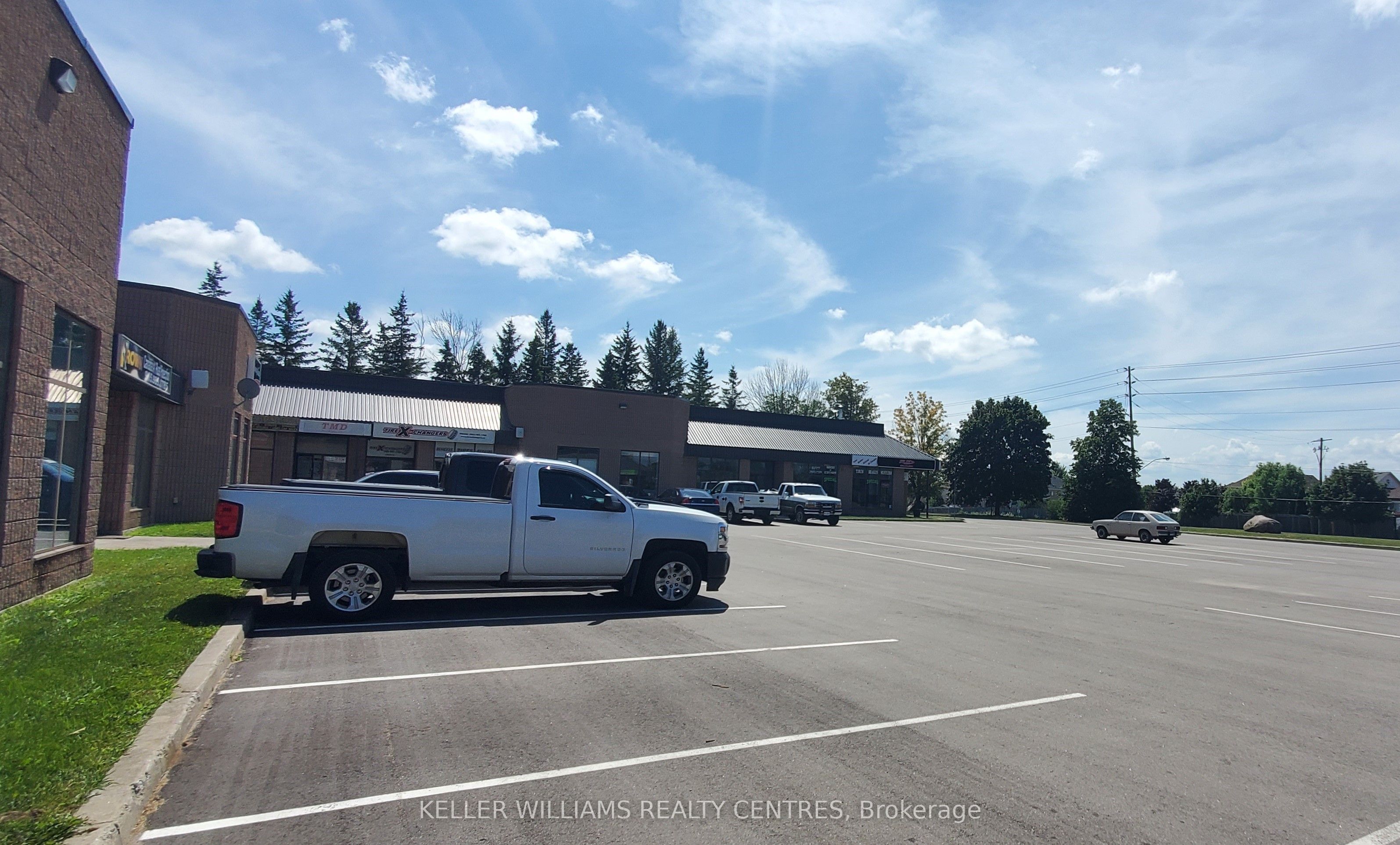 #6 - 24707 Woodbine Avenue Property Photo 2
