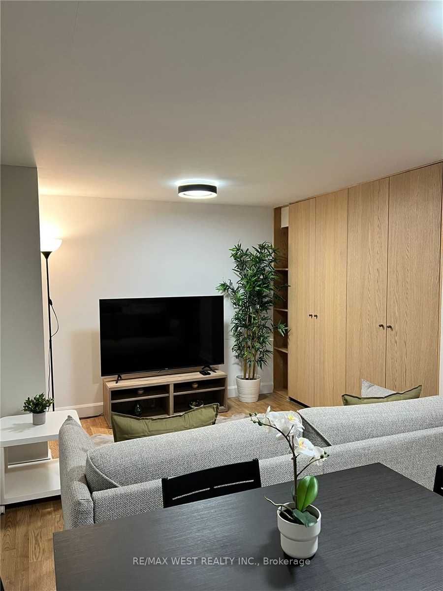 #lower - 23 Gray Crescent Property Photo 5