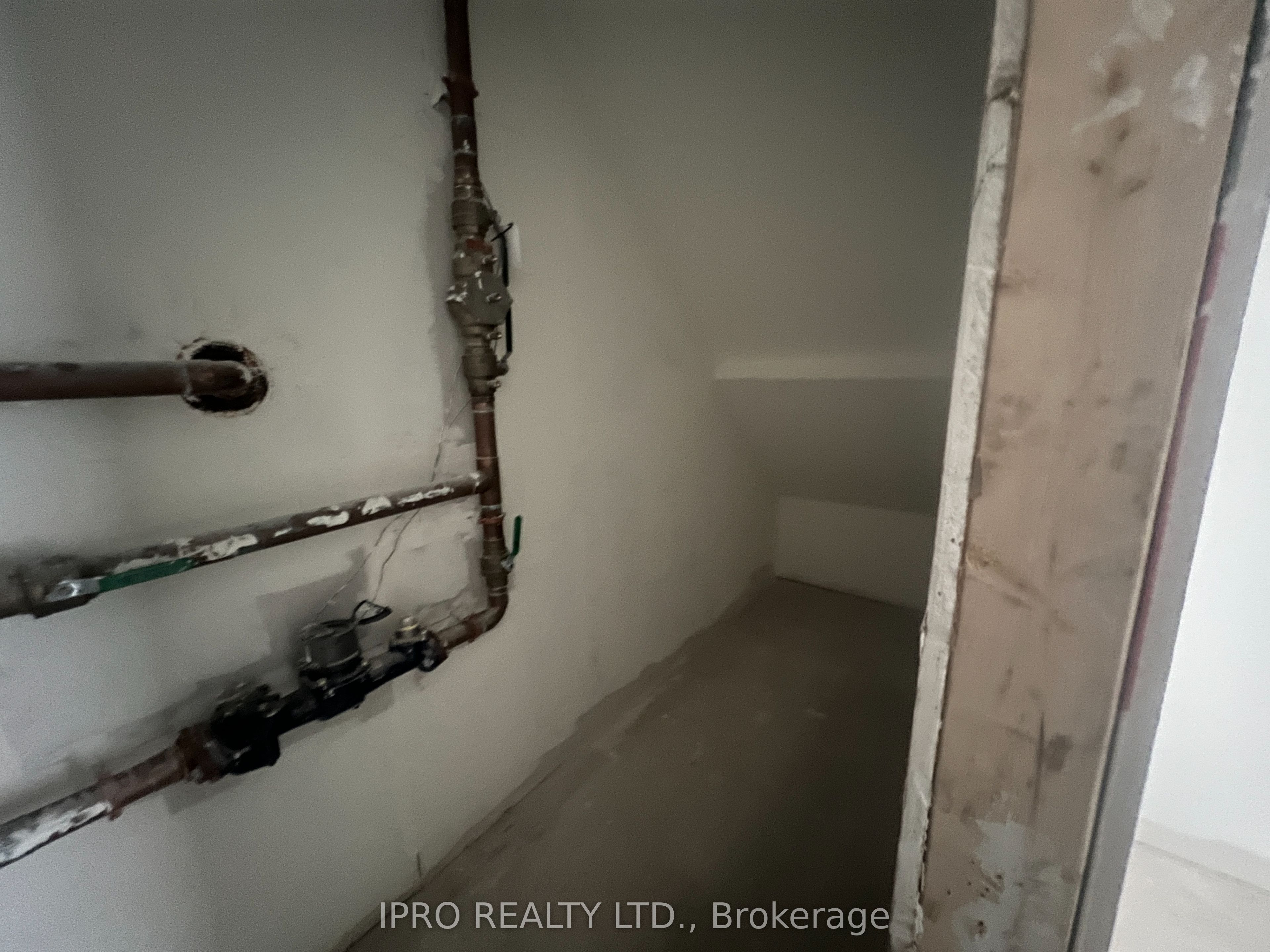 #8 - 220 Dissette Street Property Photo 10