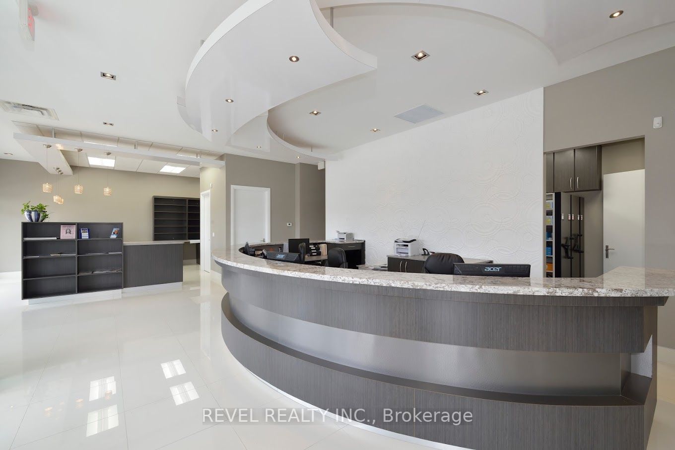 #3 - 5 Swan Lake Boulevard Property Photo 2