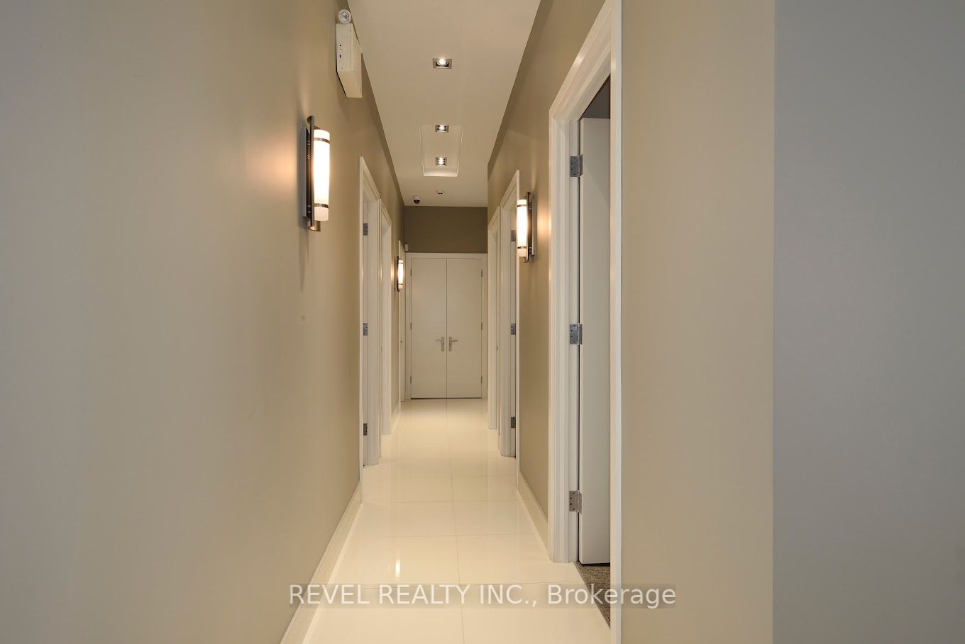 #3 - 5 Swan Lake Boulevard Property Photo 3