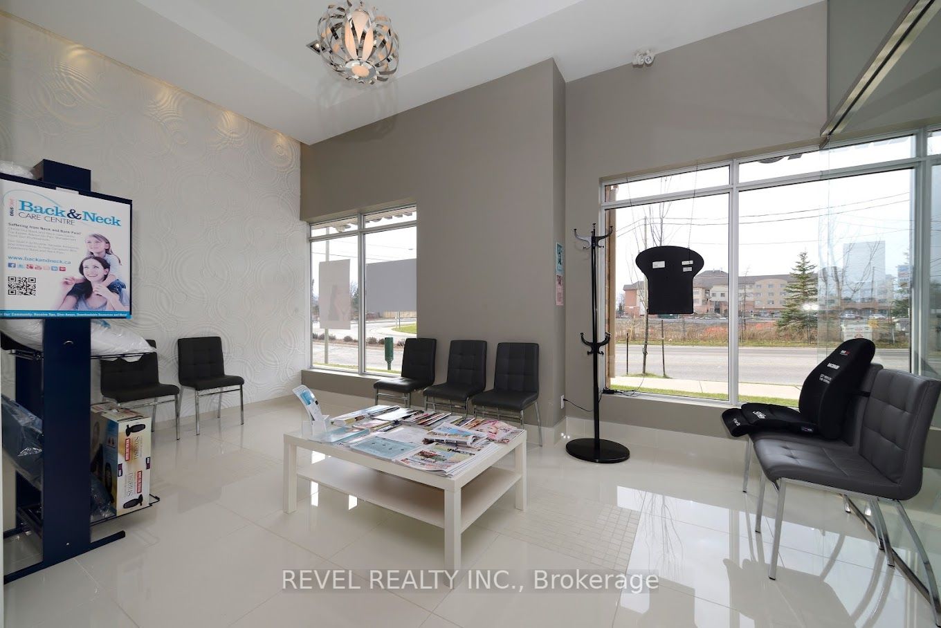 #3 - 5 Swan Lake Boulevard Property Photo 6