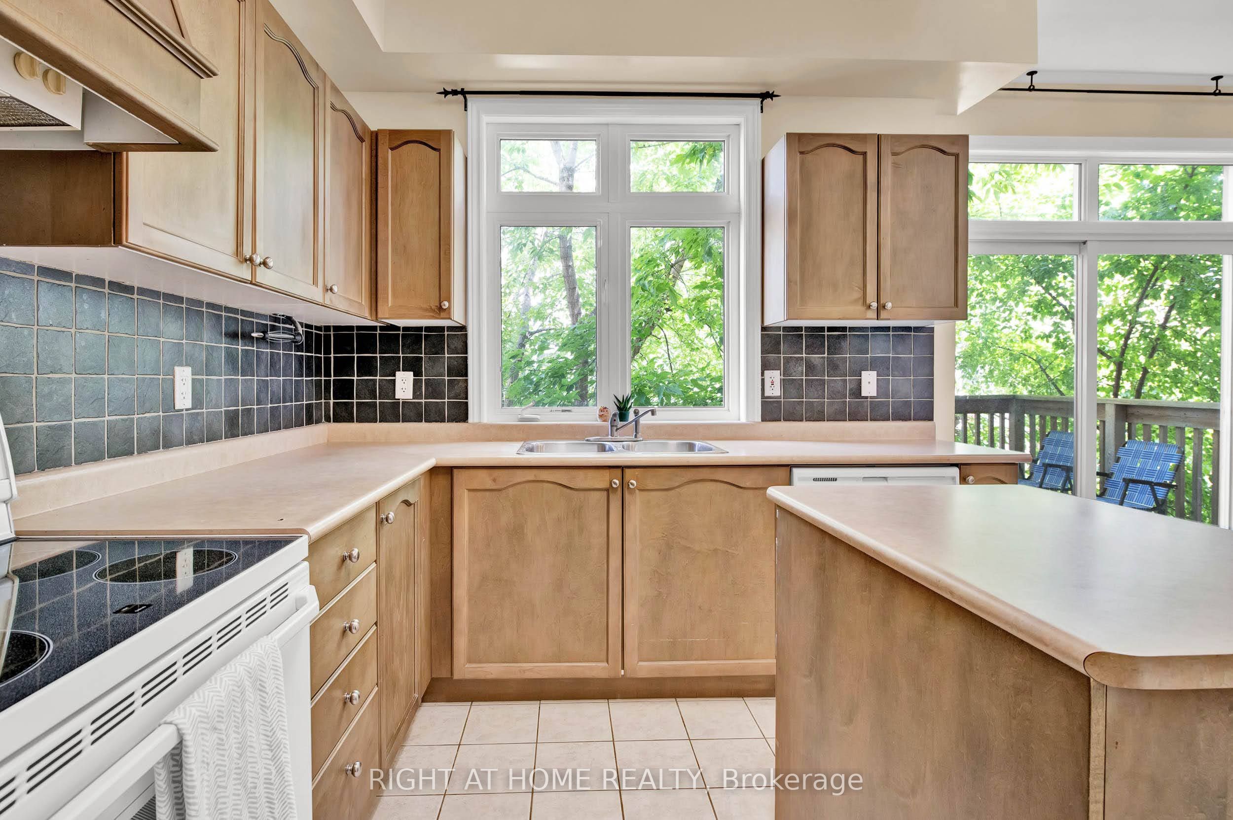#36 - 10 Post Oak Drive Property Photo 8