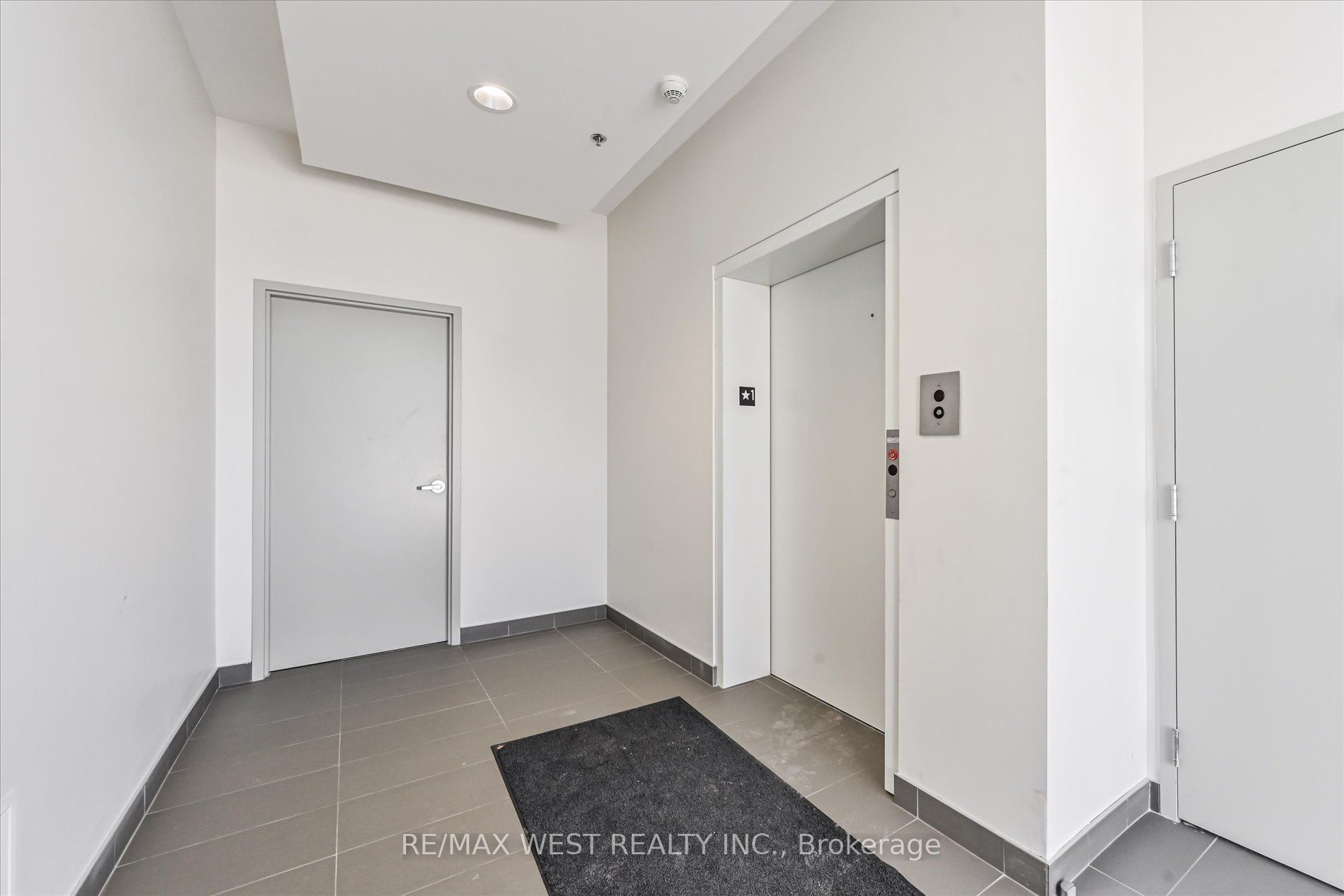 #215 - 20 Great Gulf Drive Property Photo 5