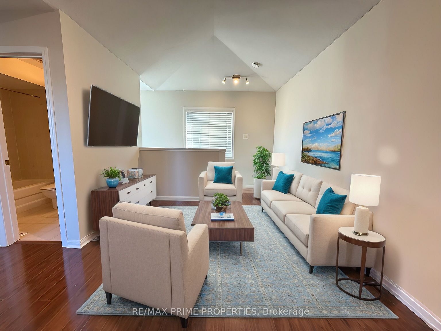 #coach - 46 Glendennan Avenue Property Photo 4