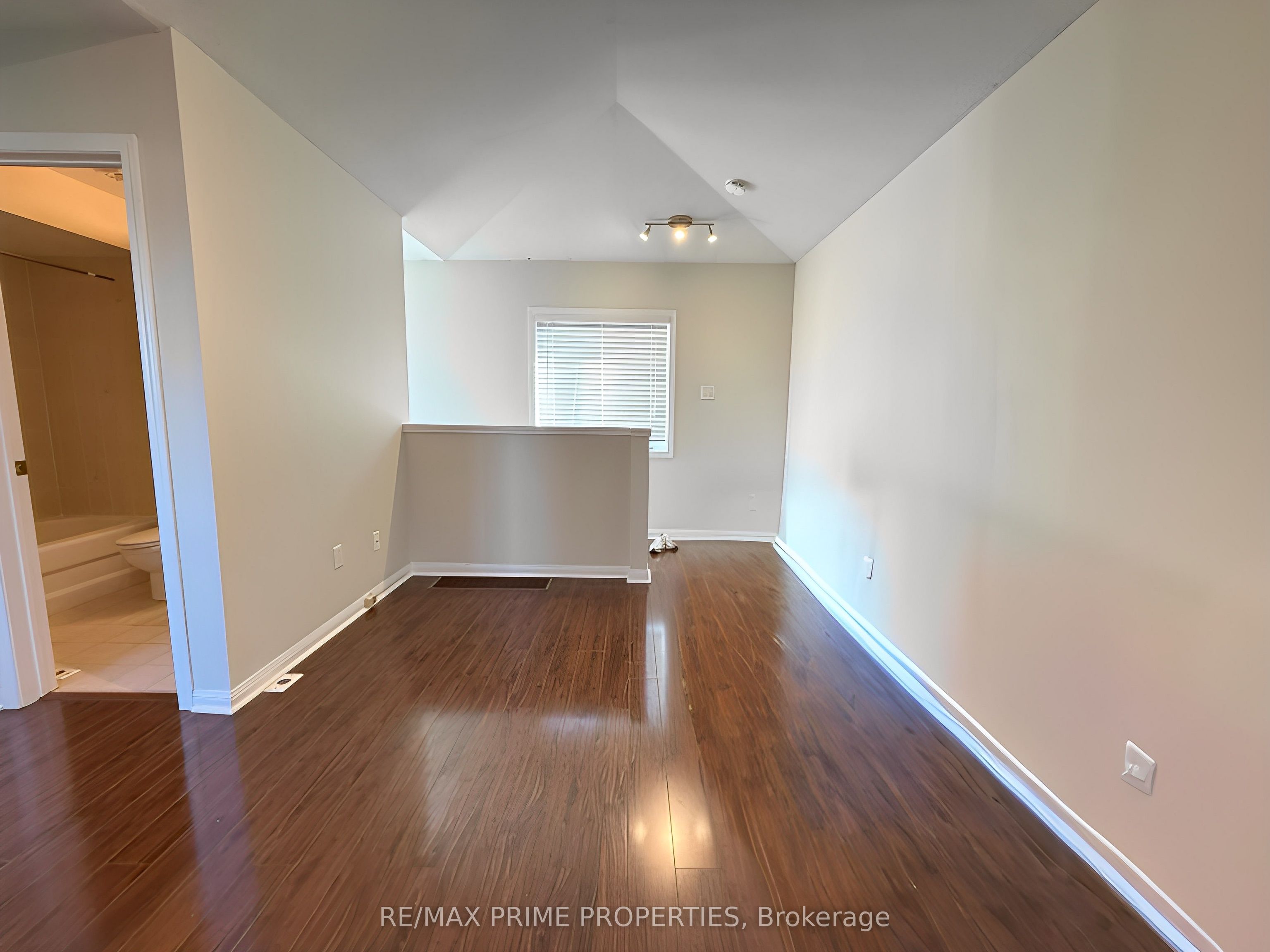 #coach - 46 Glendennan Avenue Property Photo 5