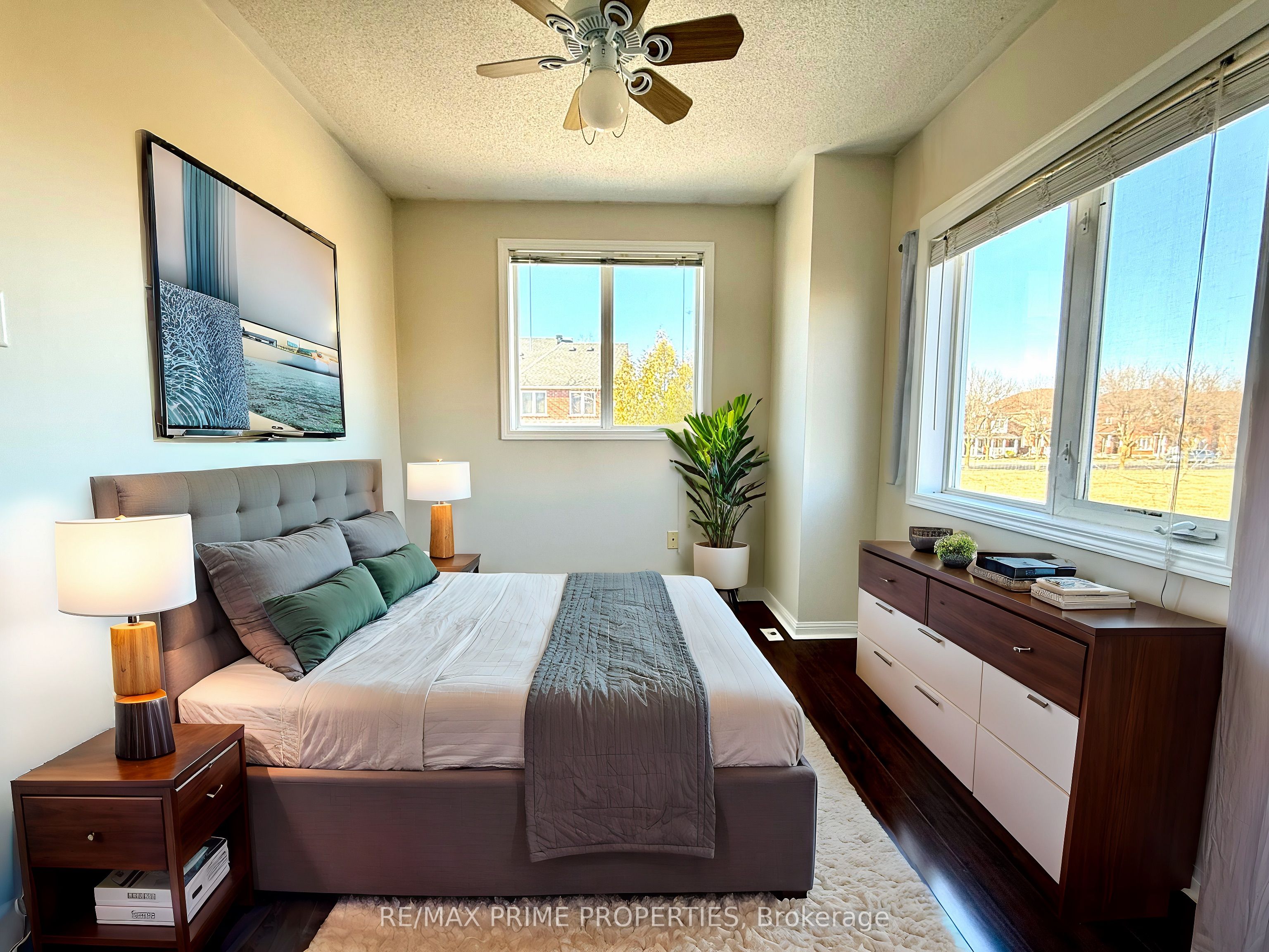 #coach - 46 Glendennan Avenue Property Photo 9