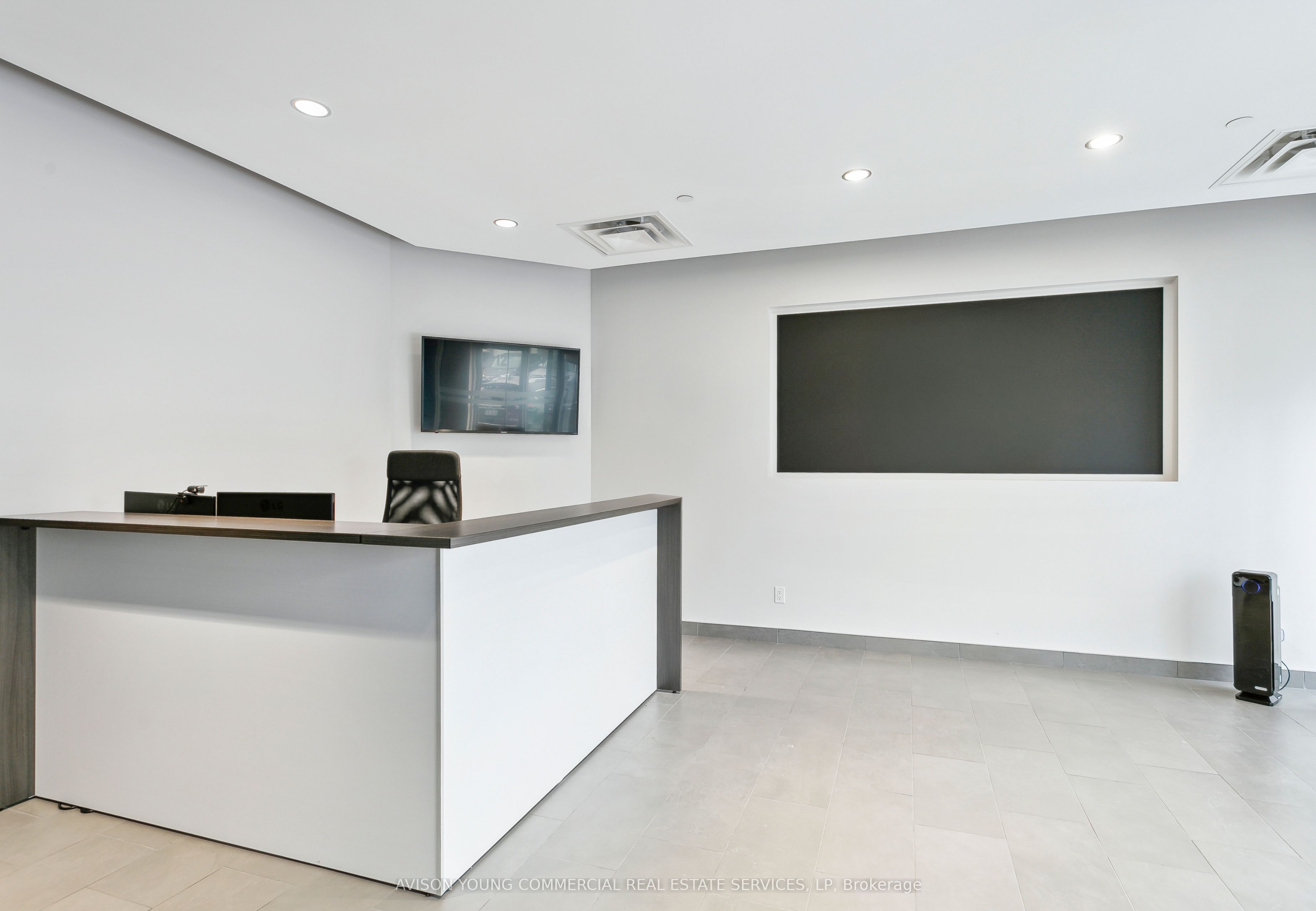#12 - 220 Viceroy Road Property Photo 2