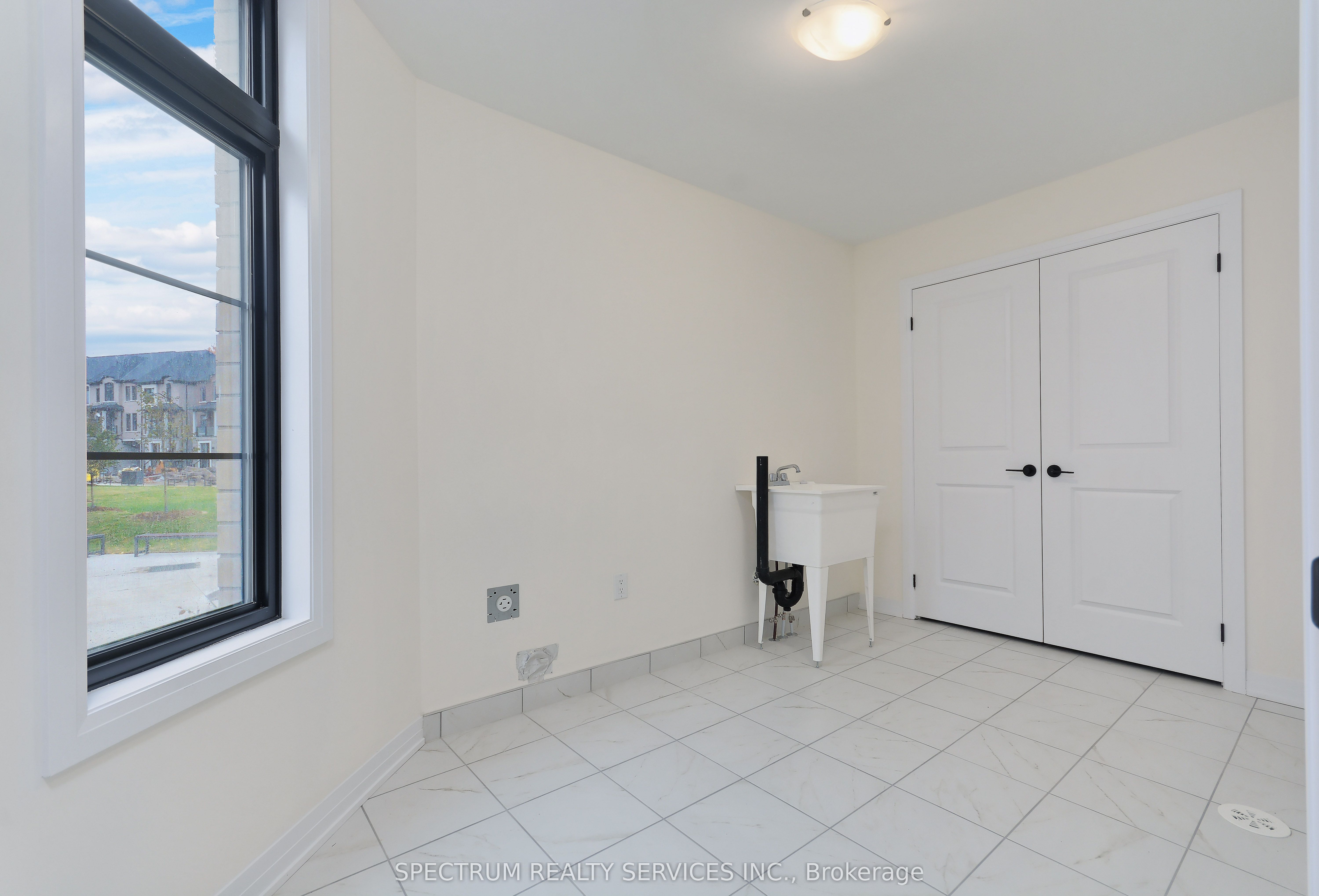 155 De La Roche Drive Property Photo 42