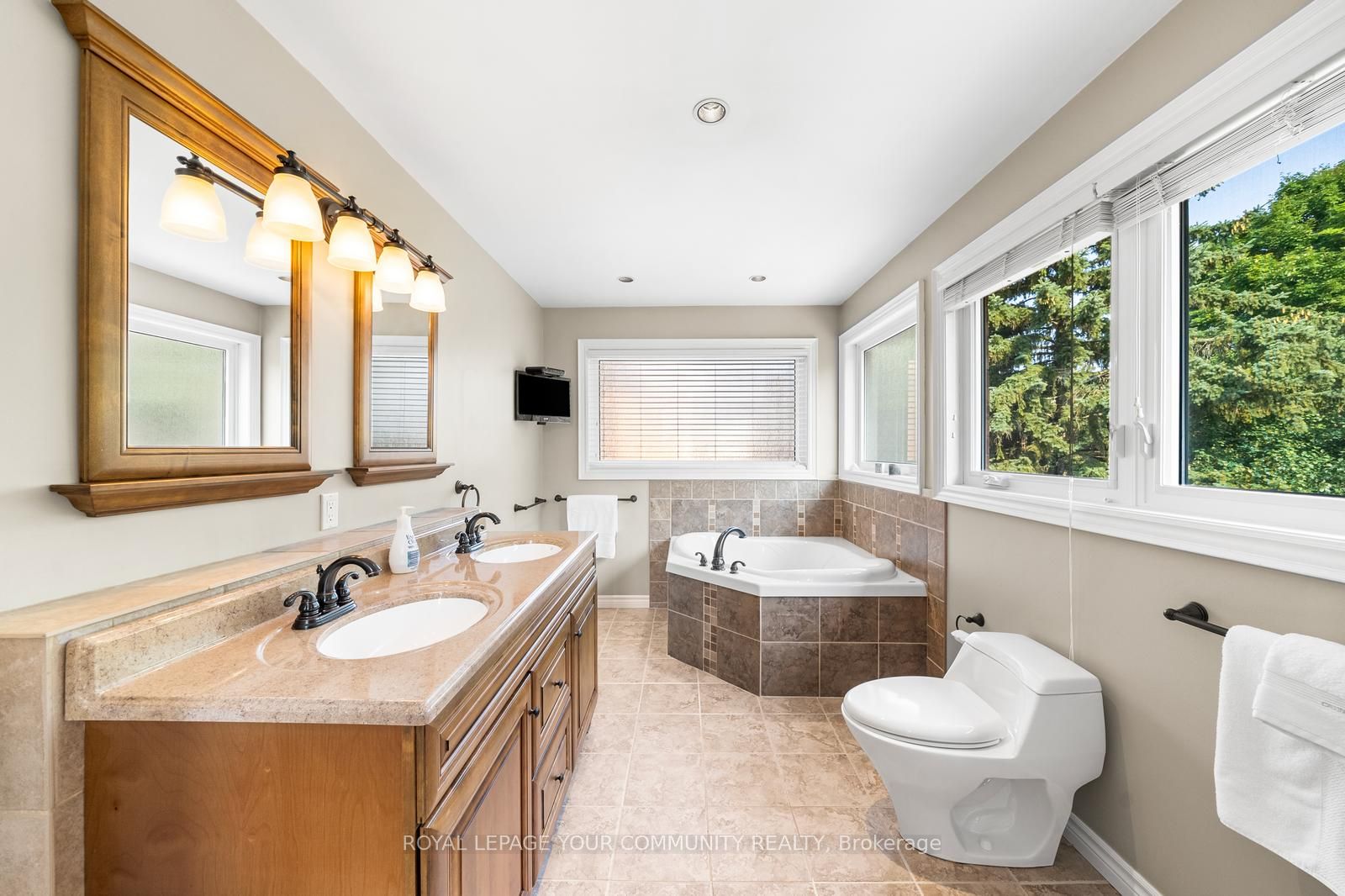 48 Lanewood Drive Property Photo 23