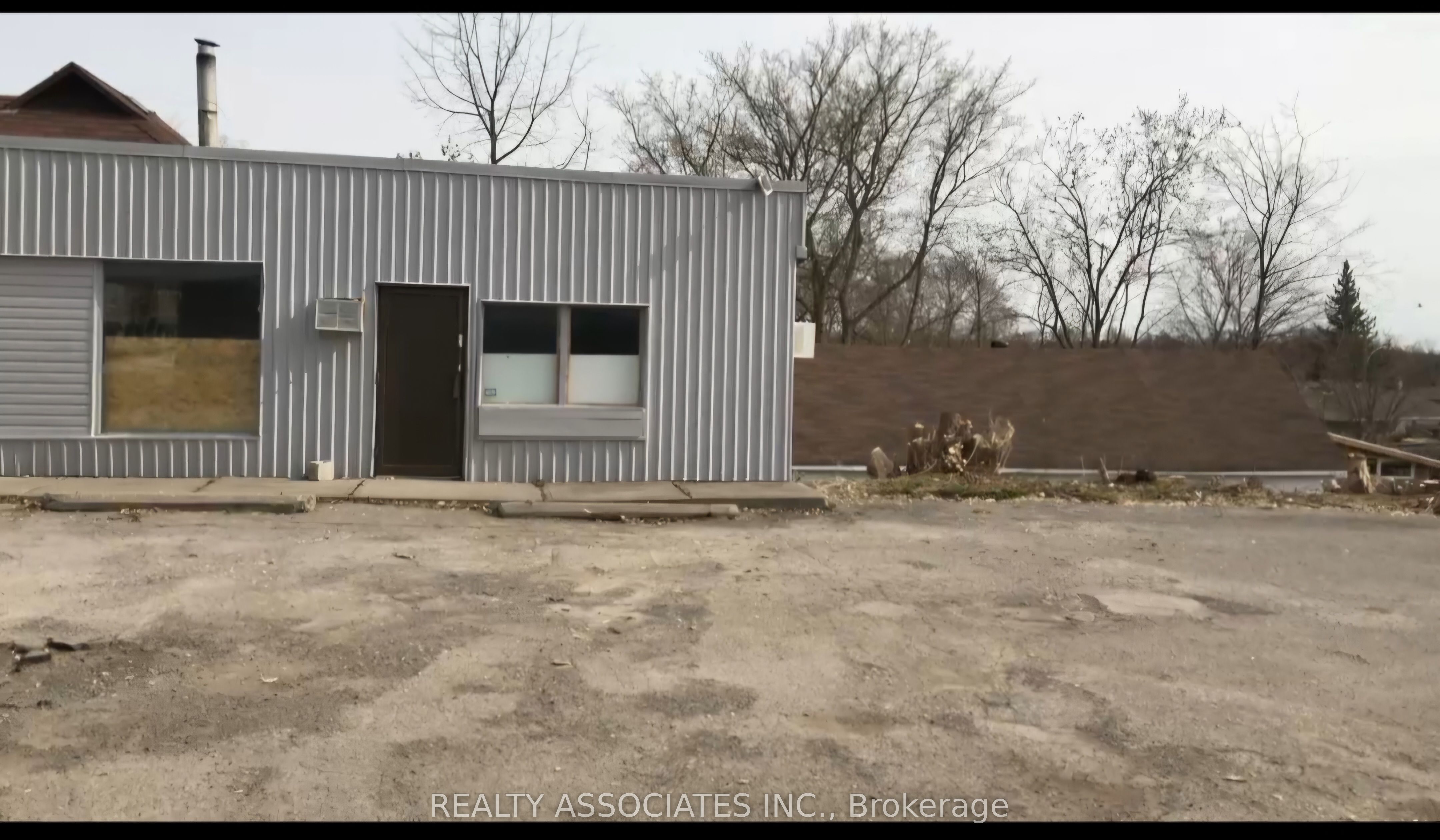 26 The Queensway Property Photo 5