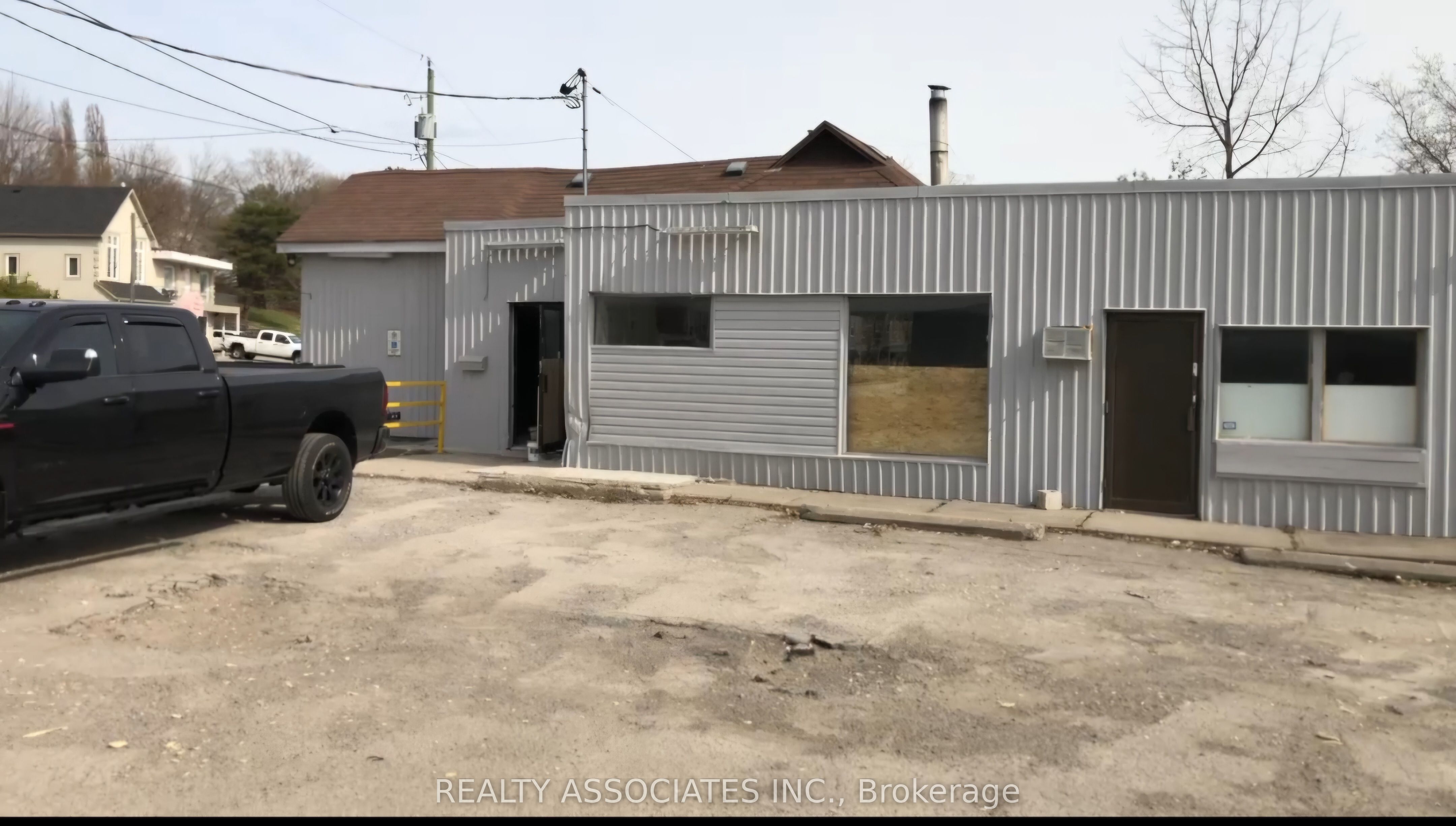 26 The Queensway Property Photo 6
