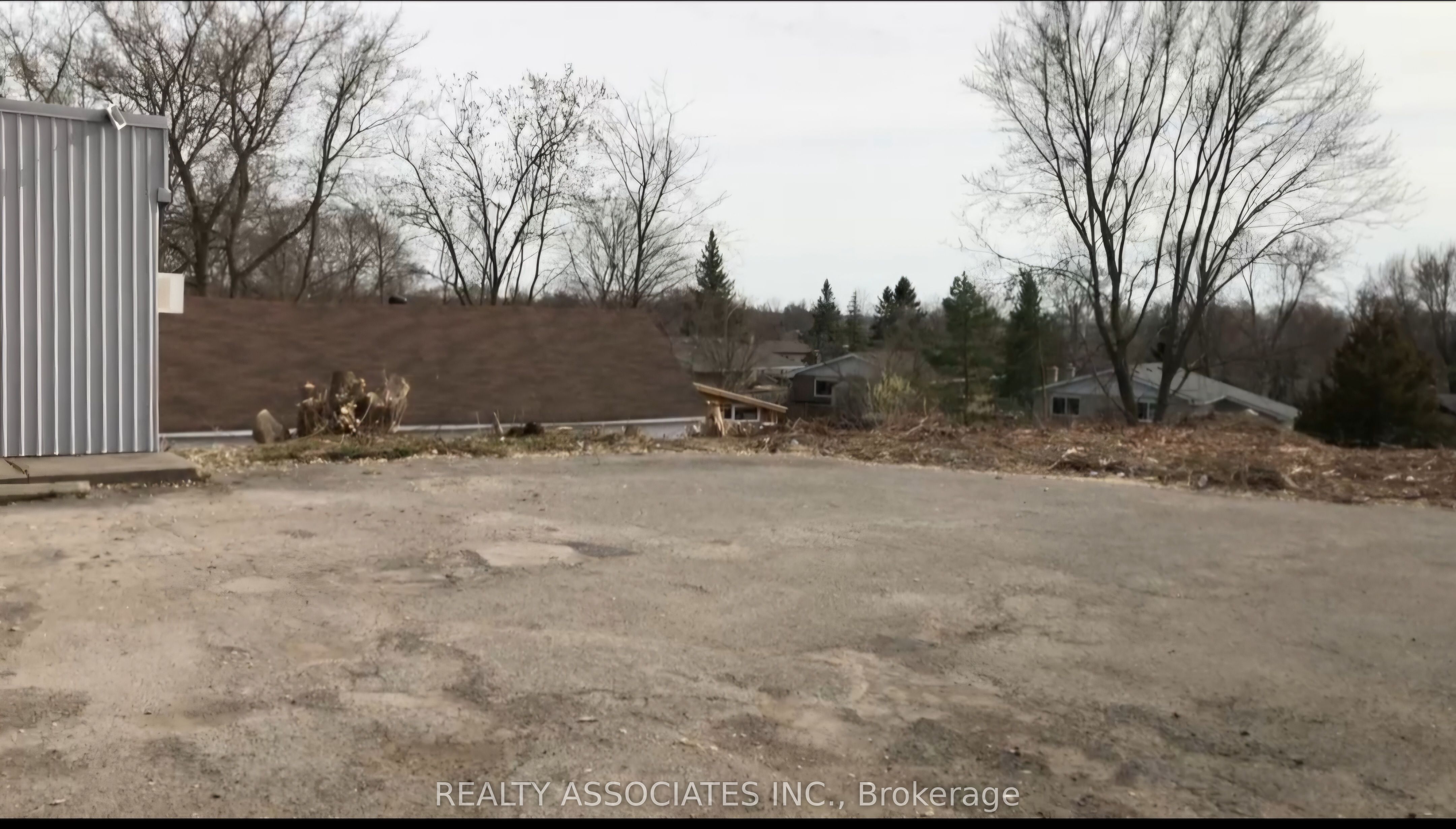 26 The Queensway Property Photo 9