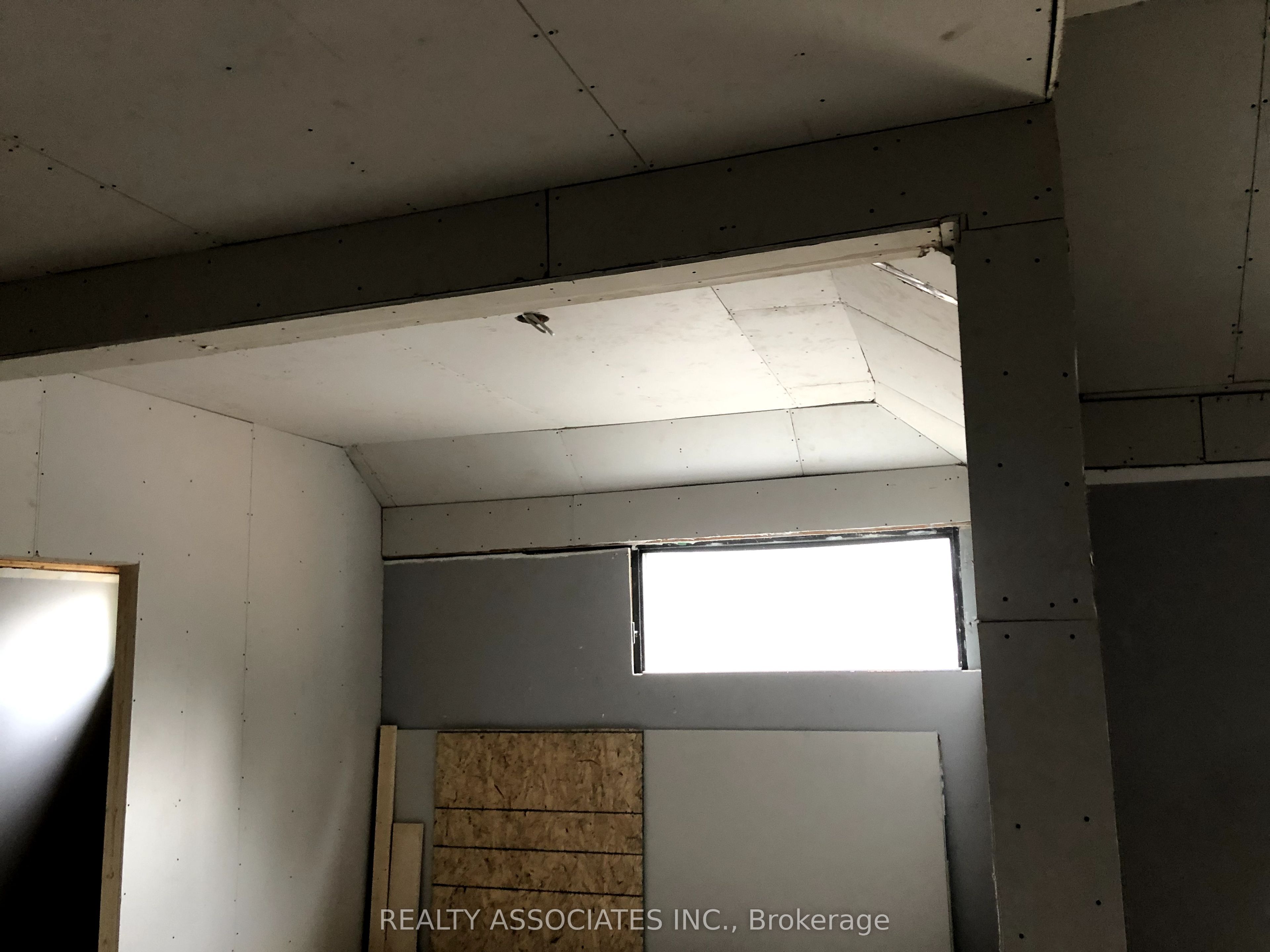 26 The Queensway Property Photo 12