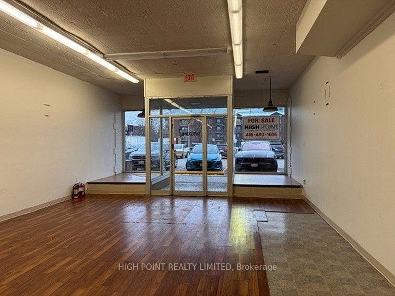 638 Major Mackenzie Drive Property Photo 4