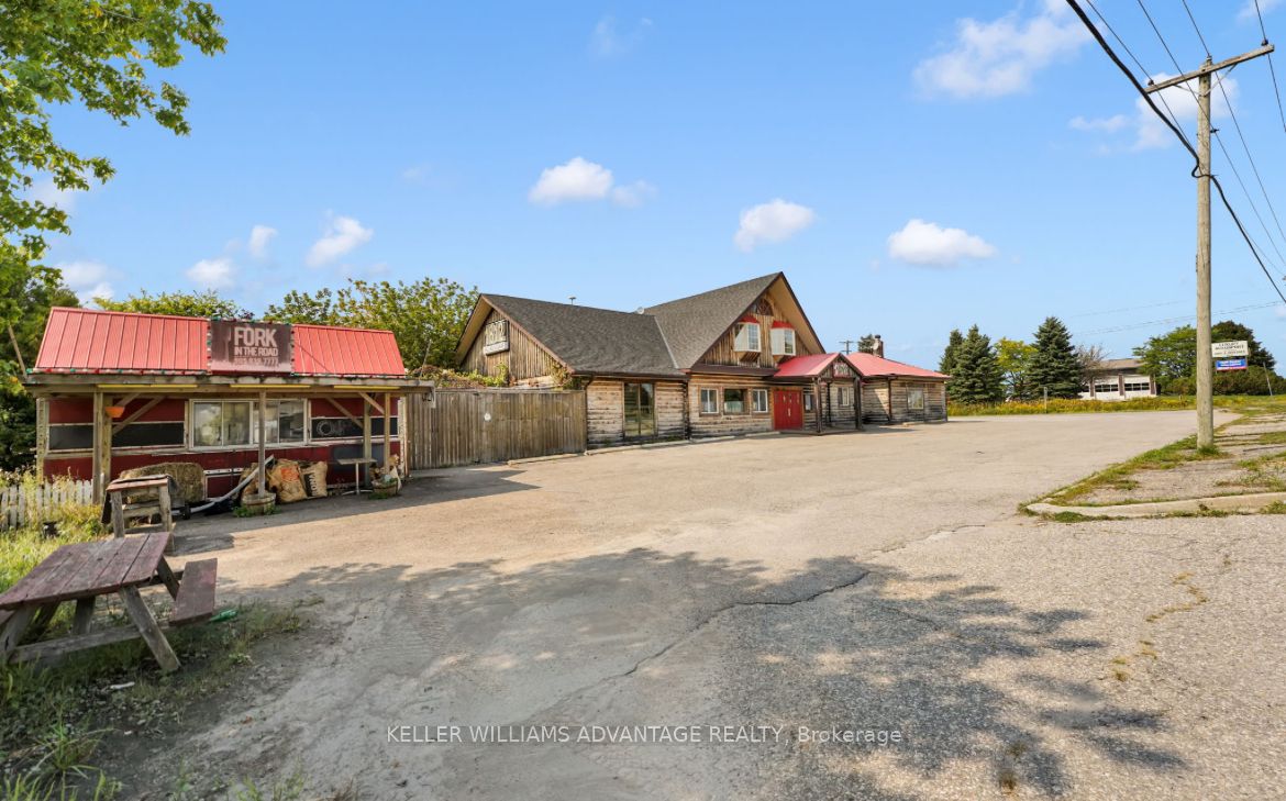 1812 Simcoe County Rd 27 Property Photo 2