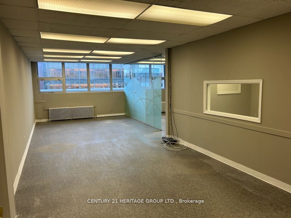 #211 - 10255 Yonge Street Property Photo 5