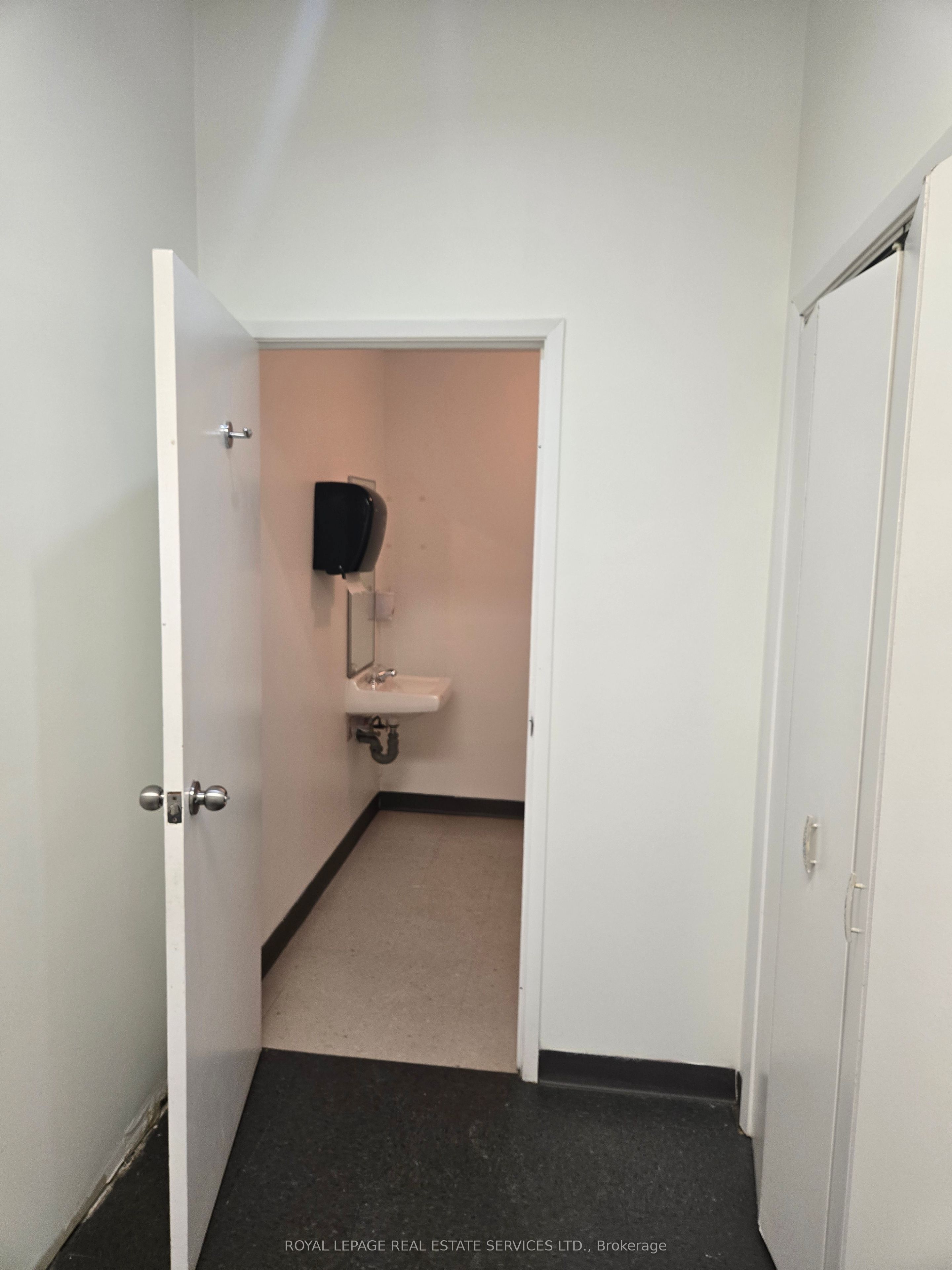 #3 - 71 Whitmore Road Property Photo 12