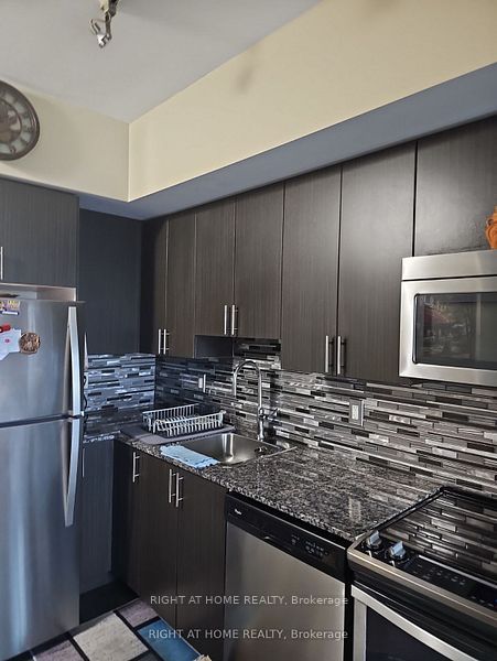 7900 Bathurst Street 714 Property Photo 2