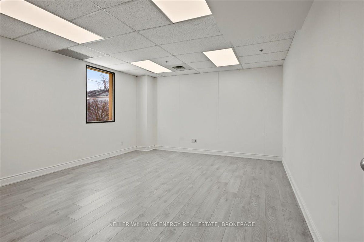 #5b - 2 Brock Street Property Photo 11