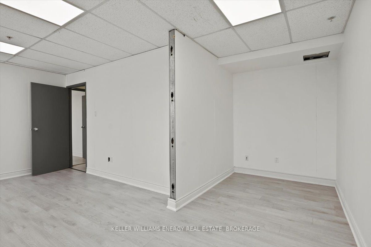 #5b - 2 Brock Street Property Photo 12