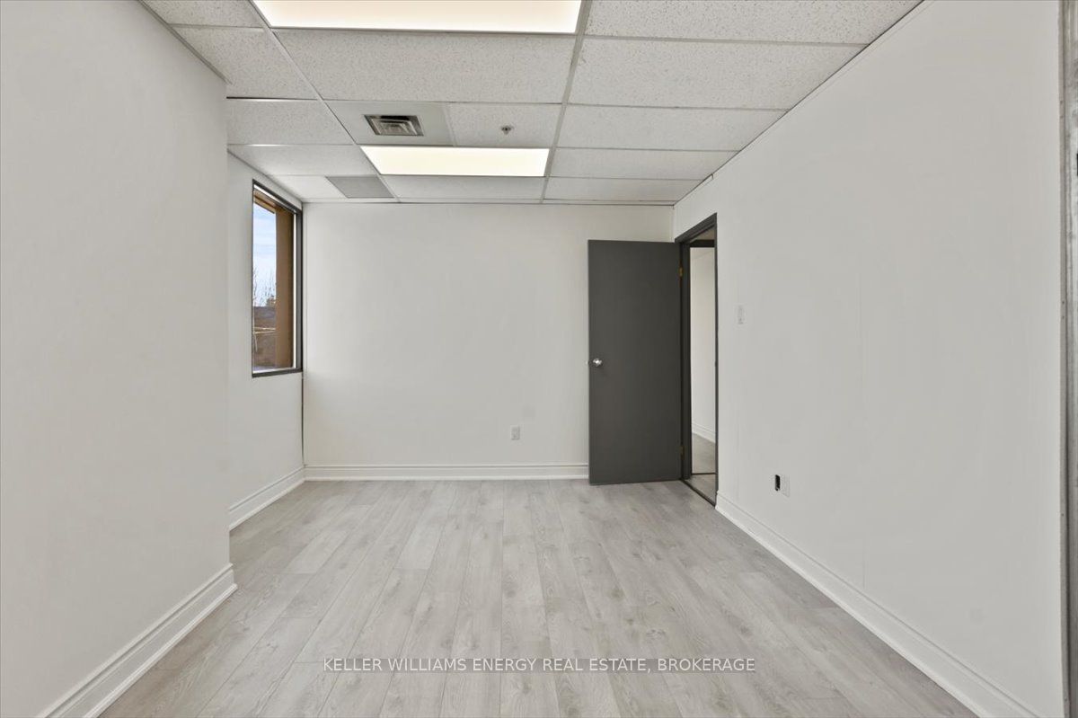 #5b - 2 Brock Street Property Photo 13