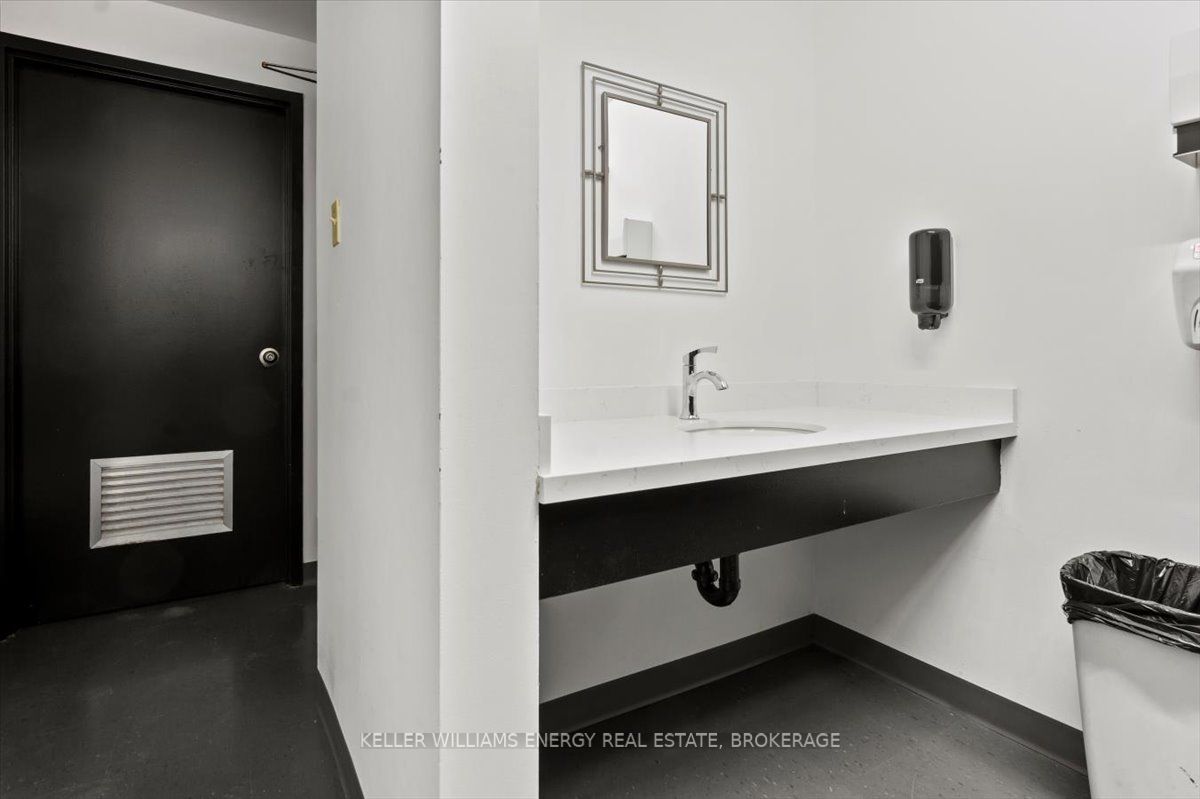 #5b - 2 Brock Street Property Photo 19
